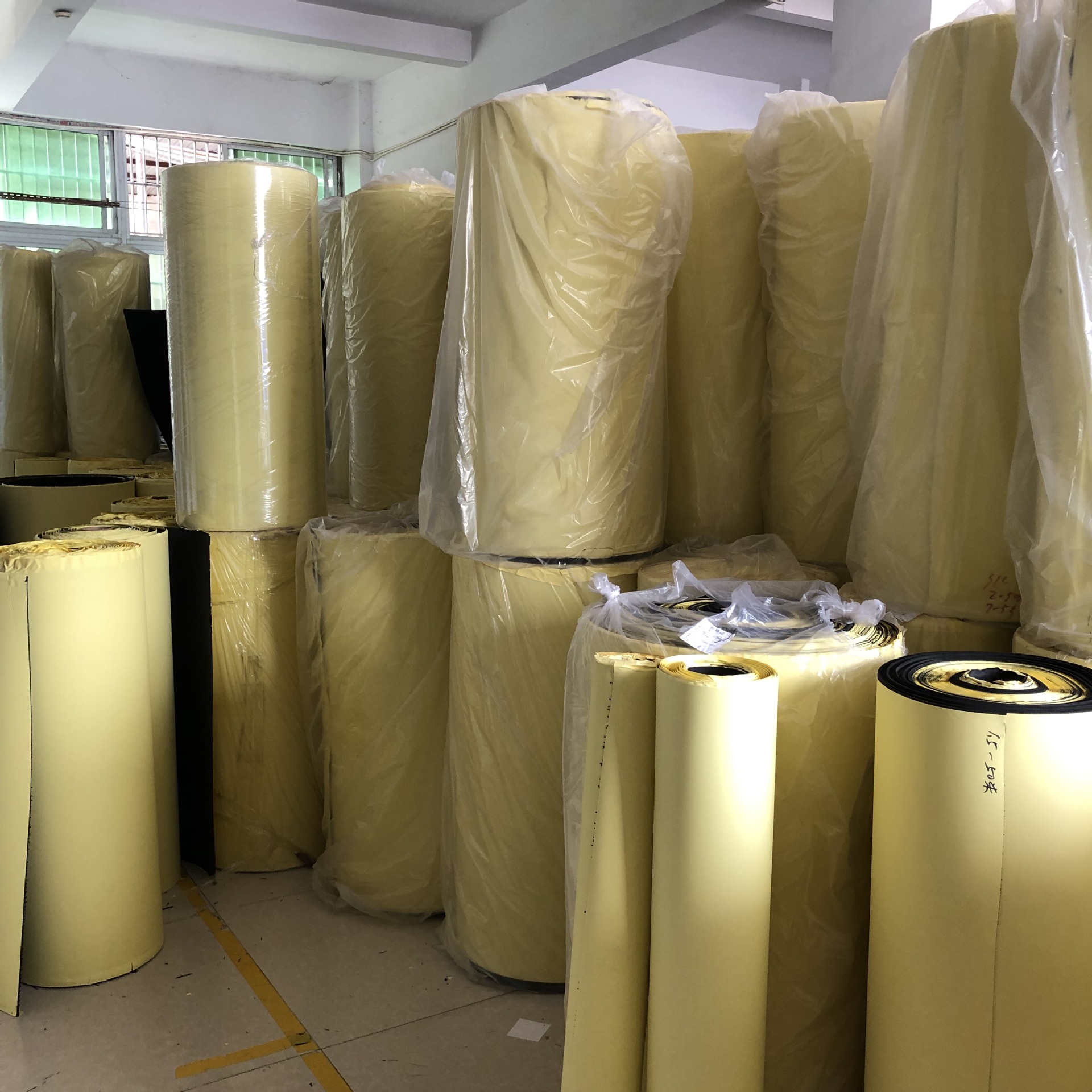 不同的材质对应的eva的规格不一样 产品密度: 通常35p-38p,20p-25p