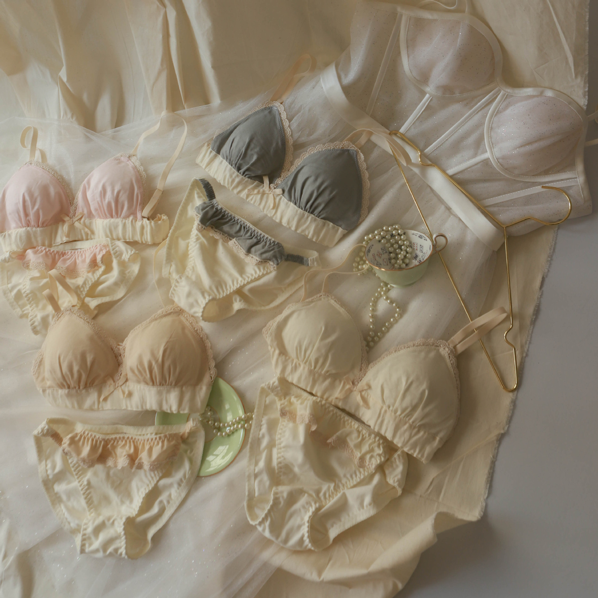 新款棉麻柔软舒适无钢圈性感内衣少女文胸套装日系薄