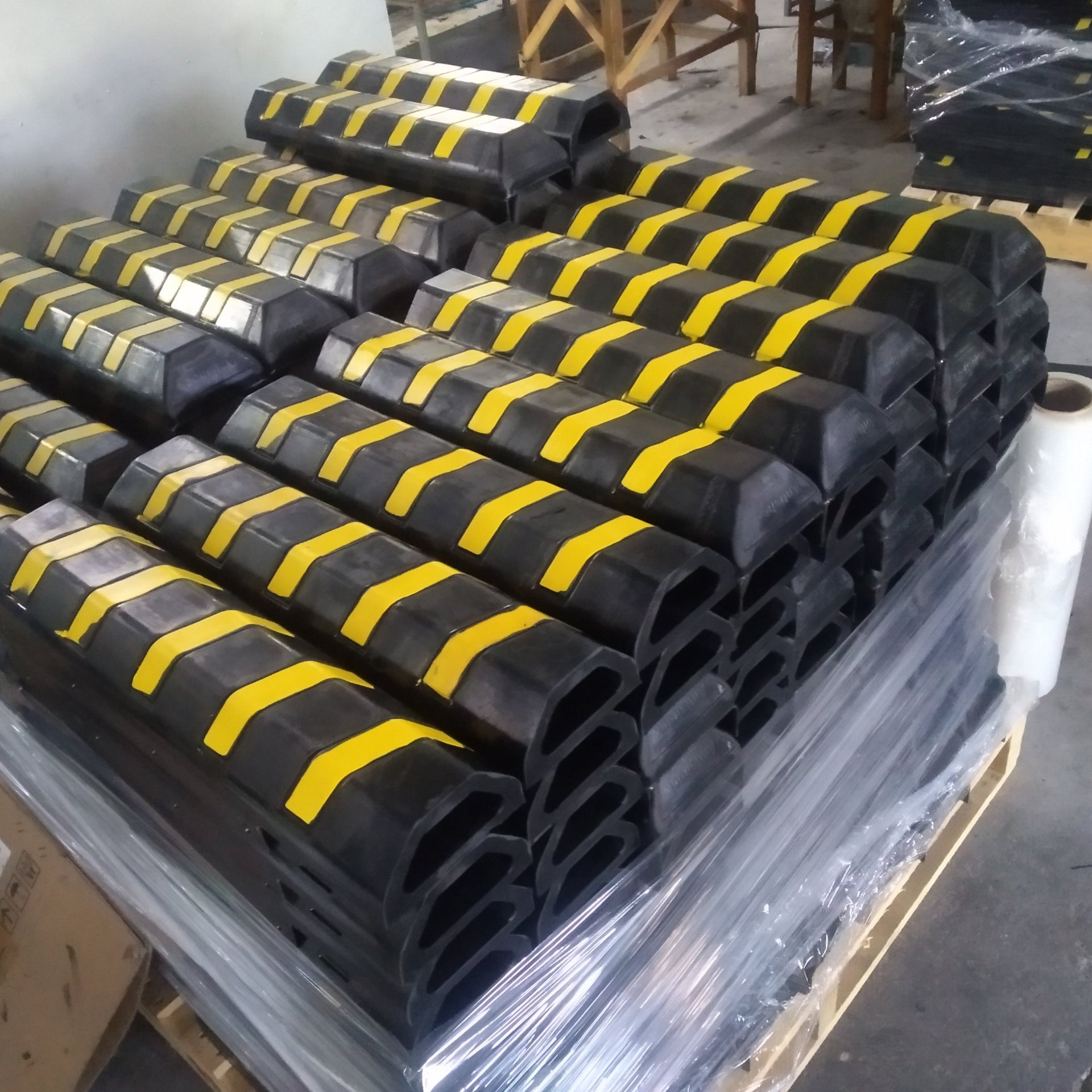 汽车橡胶限位块 车轮定位器橡胶挡车垫 车轮限位器 橡胶倒车垫