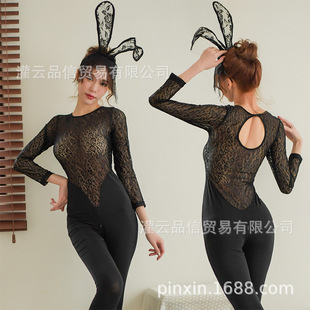 拉链紧身衣美女