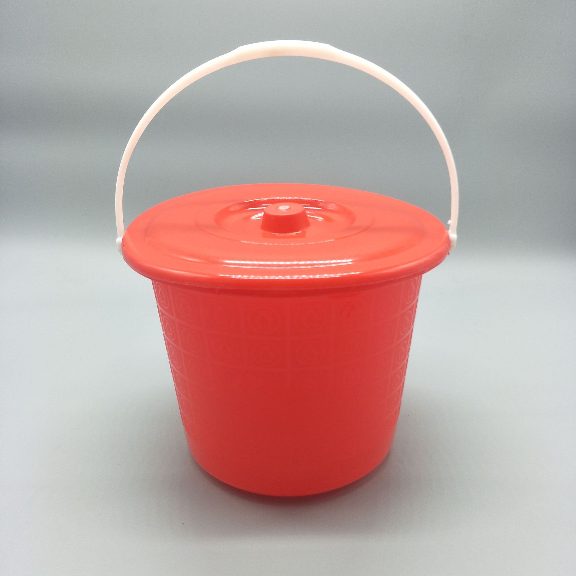 两元超市现货批发塑料水桶儿童玩具桶小桶带盖手提桶钓鱼桶红桶