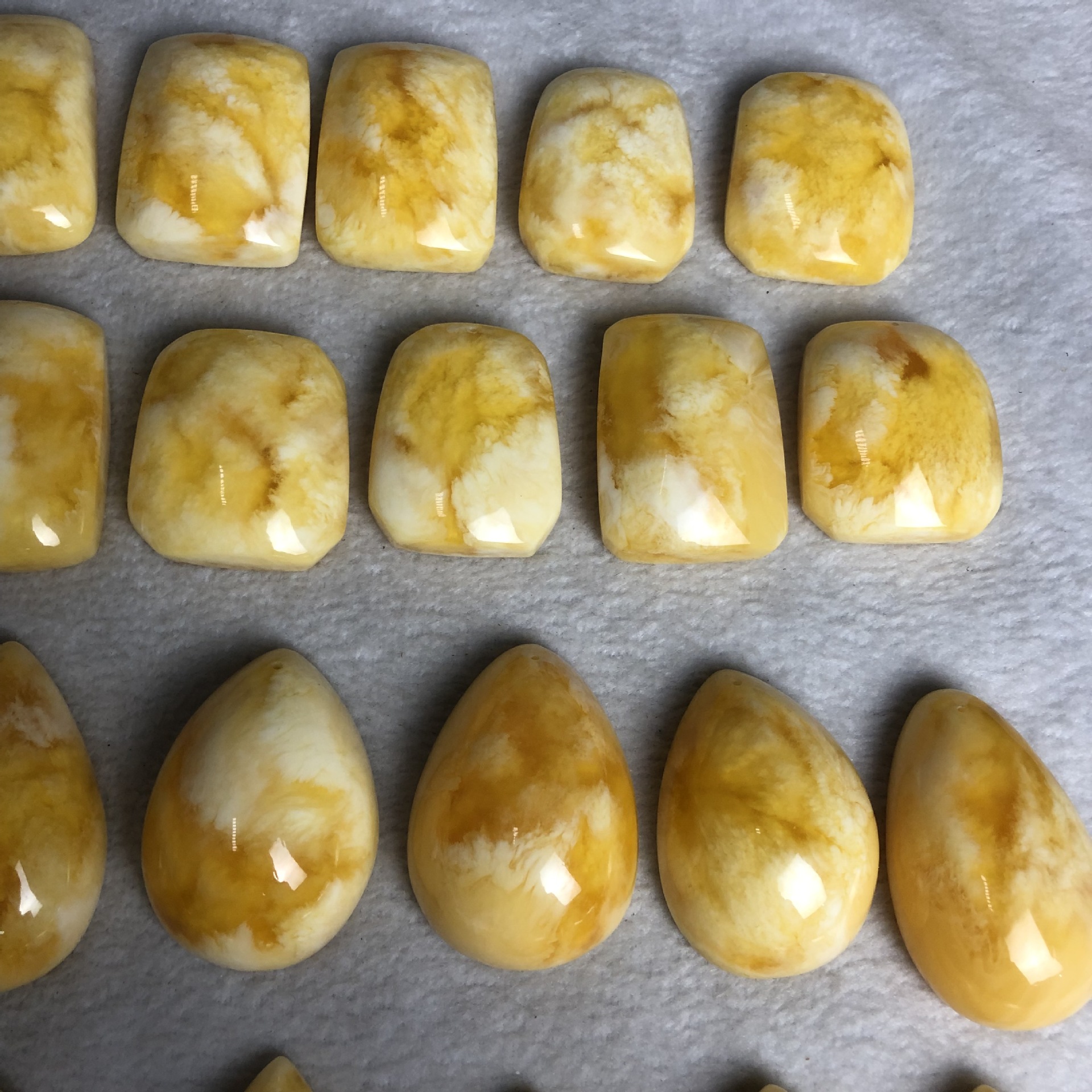 俄料2019新品二代白花蜜蜡水滴无事牌厂家直销妖孽白花蜡精品吊坠