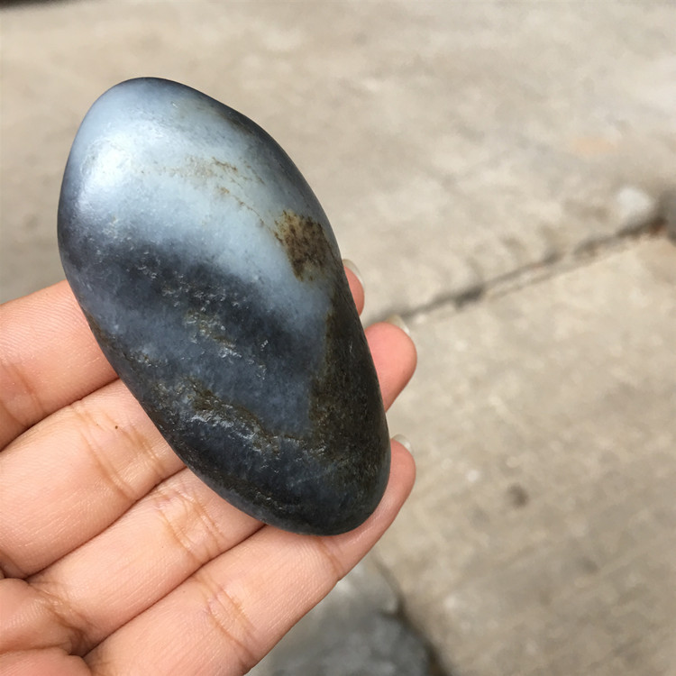 天然 新疆和田玉 俏色黑白 墨玉 带黑皮 籽料 原石 玉器礼品把件