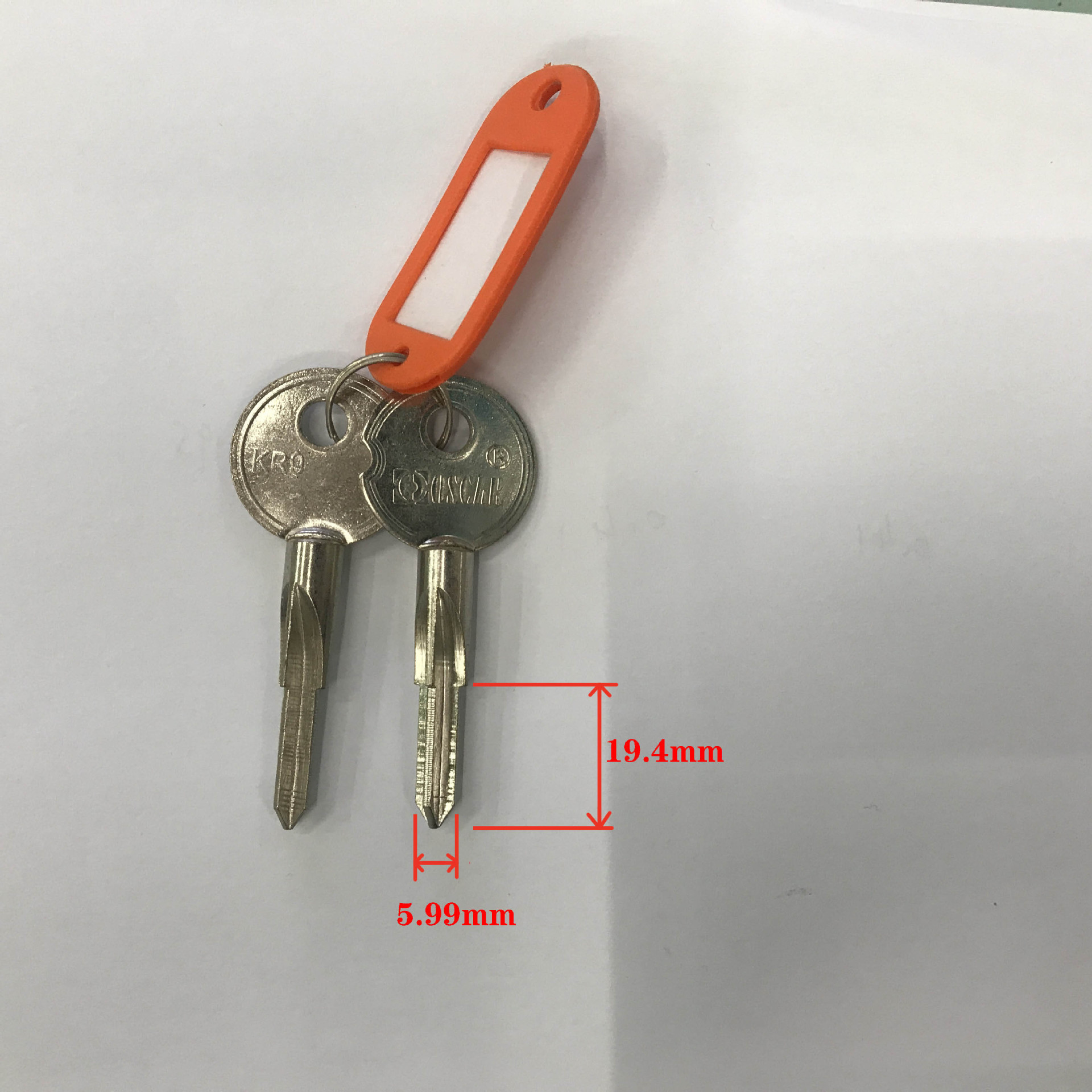 生产批发各种门钥匙坯,汽车钥匙,防盗门钥匙,十字,电脑钥匙.