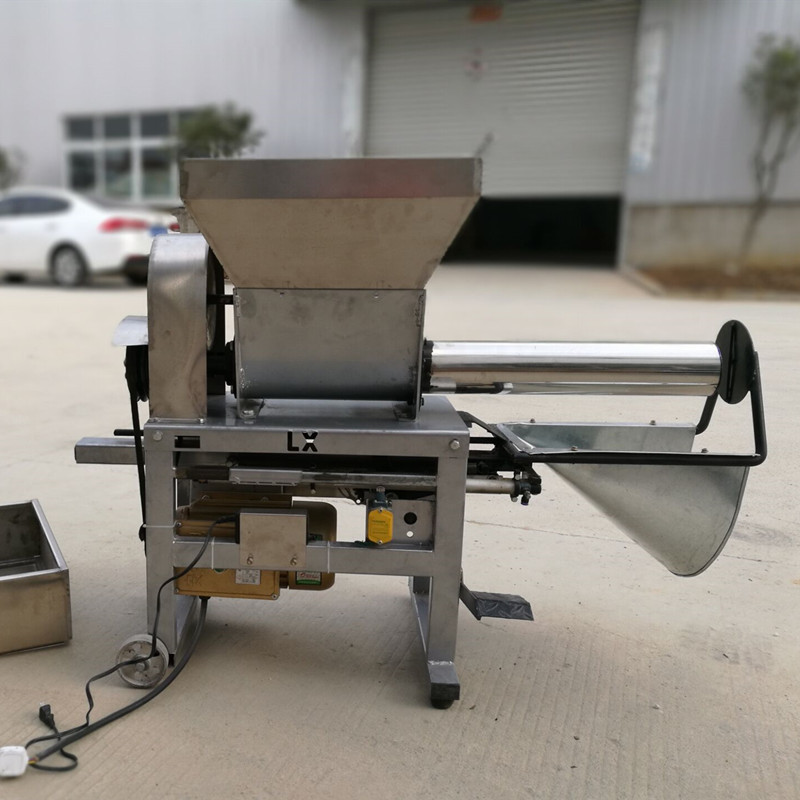 隆兴 香菇装袋机 香菇自动装袋机 香菇装袋包装机械 食用菌装袋机