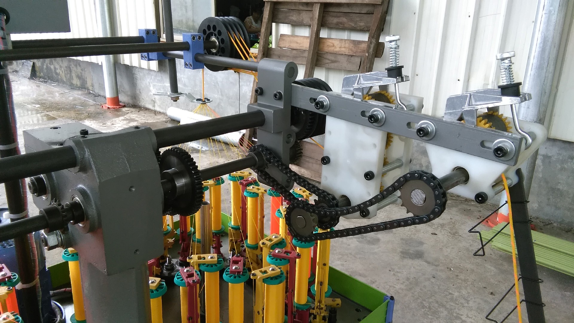 工厂直销台湾奔腾32锭鞋带挂牌带宠物绳手提绳高速编织机poc2/32a