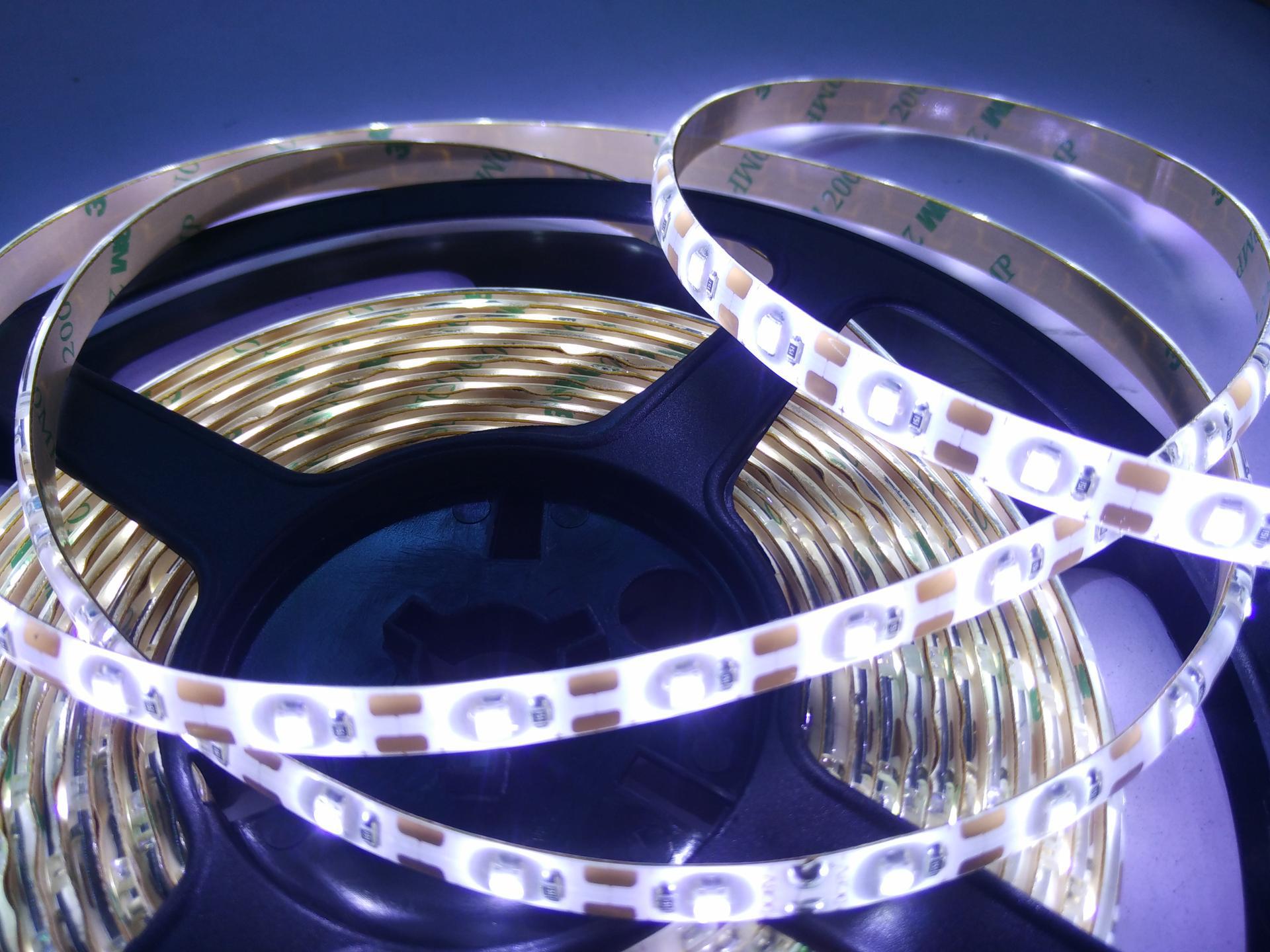 工厂直销 led3528贴片灯条 120灯 5mm窄板 柔性装饰广告箱软灯带