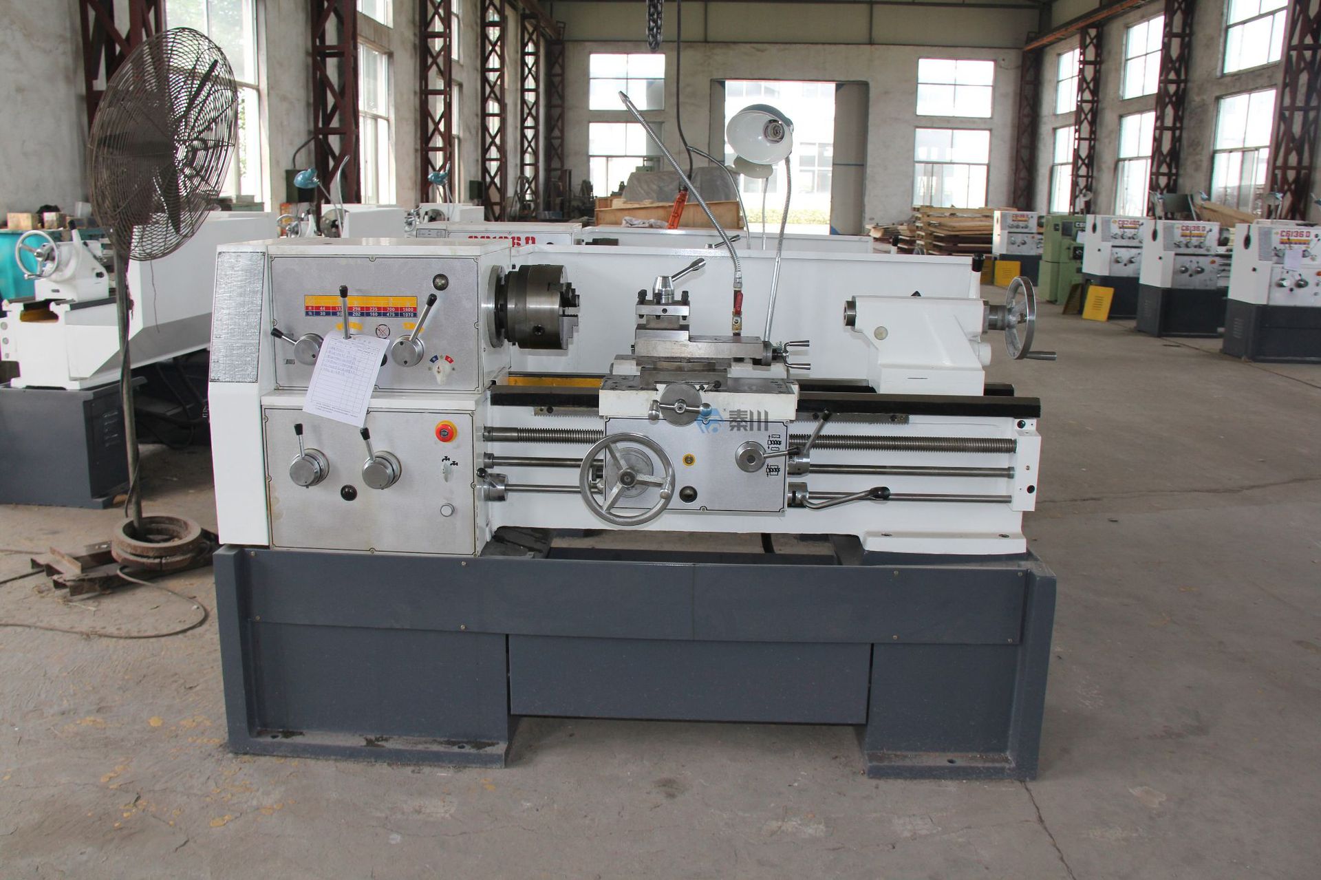 直销普通车床c6132d车床 适用于各种轴类和盘类零件的批量加工