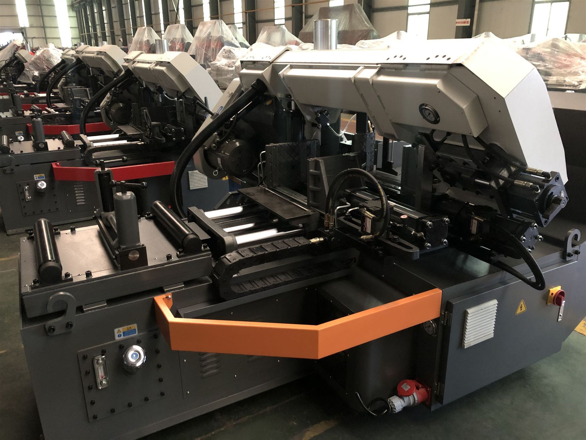 锯力煌b33数控全自动带锯床高速智能带锯床液压带锯床双柱带锯床