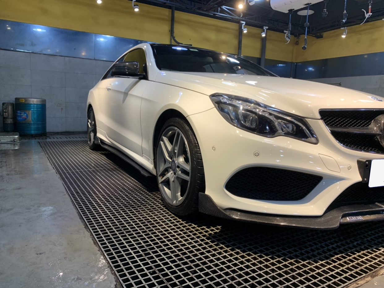 w207奔驰e级e260 e350 coupe 改装巴博斯碳纤维前唇侧裙带灯后唇