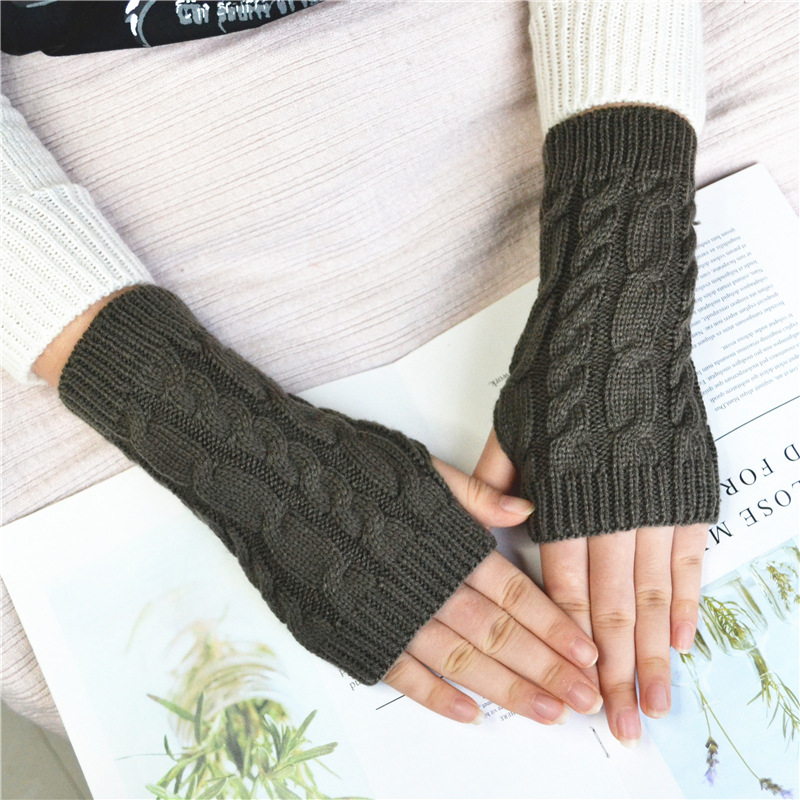 Autumn and Winter Outdoor Travel Warm Oversleeves Korean Fashion 20cm Half Finger Twist Knit Arm Sleeve