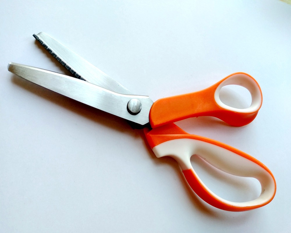 布样花边剪橙白裁缝剪布料剪不锈钢三角牙剪橘色狼狗花边锯齿剪刀