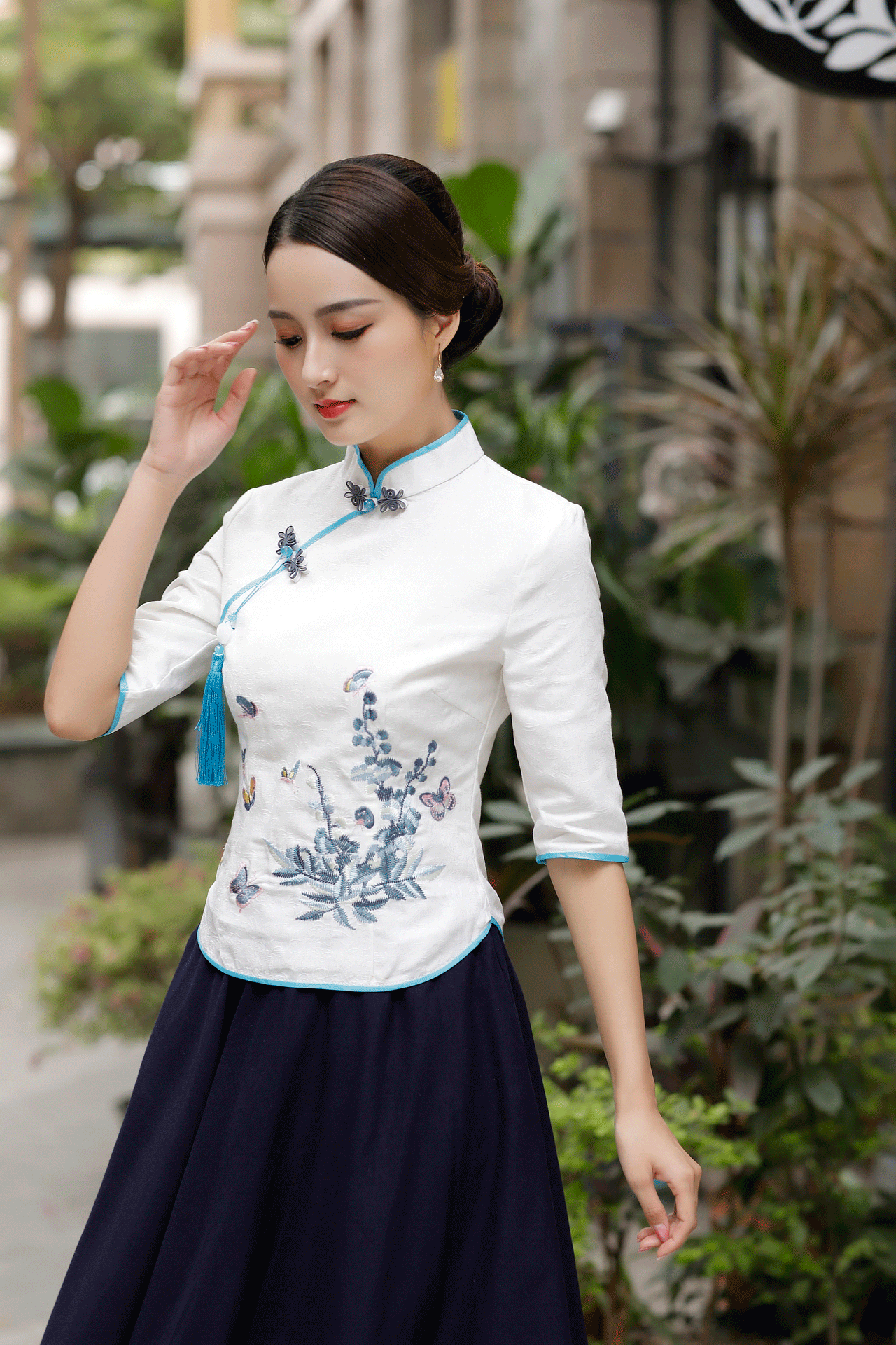 华之韵厂家自营中式蝴蝶盘扣绣花玉石扣流苏七分袖旗袍上衣6030