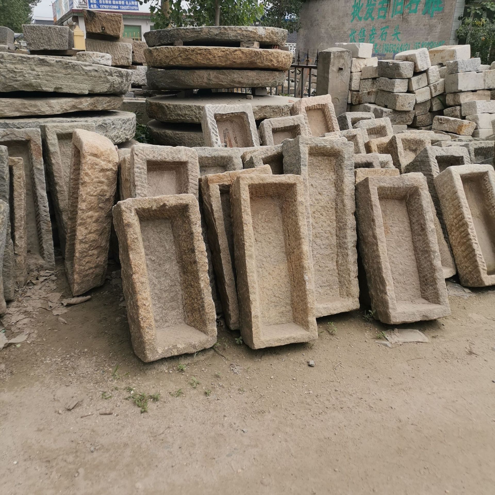 厂家批发大量老石槽 民间旧水槽 庭院户外装饰摆件长方形石槽