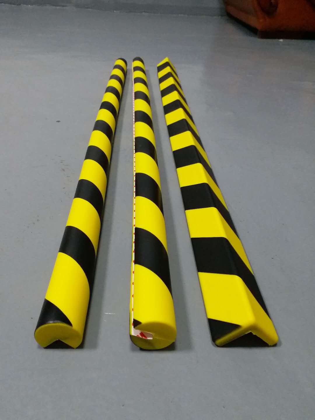 pu发泡 工业安全防撞条 工厂专用直角防护条 背胶自粘u型防撞条