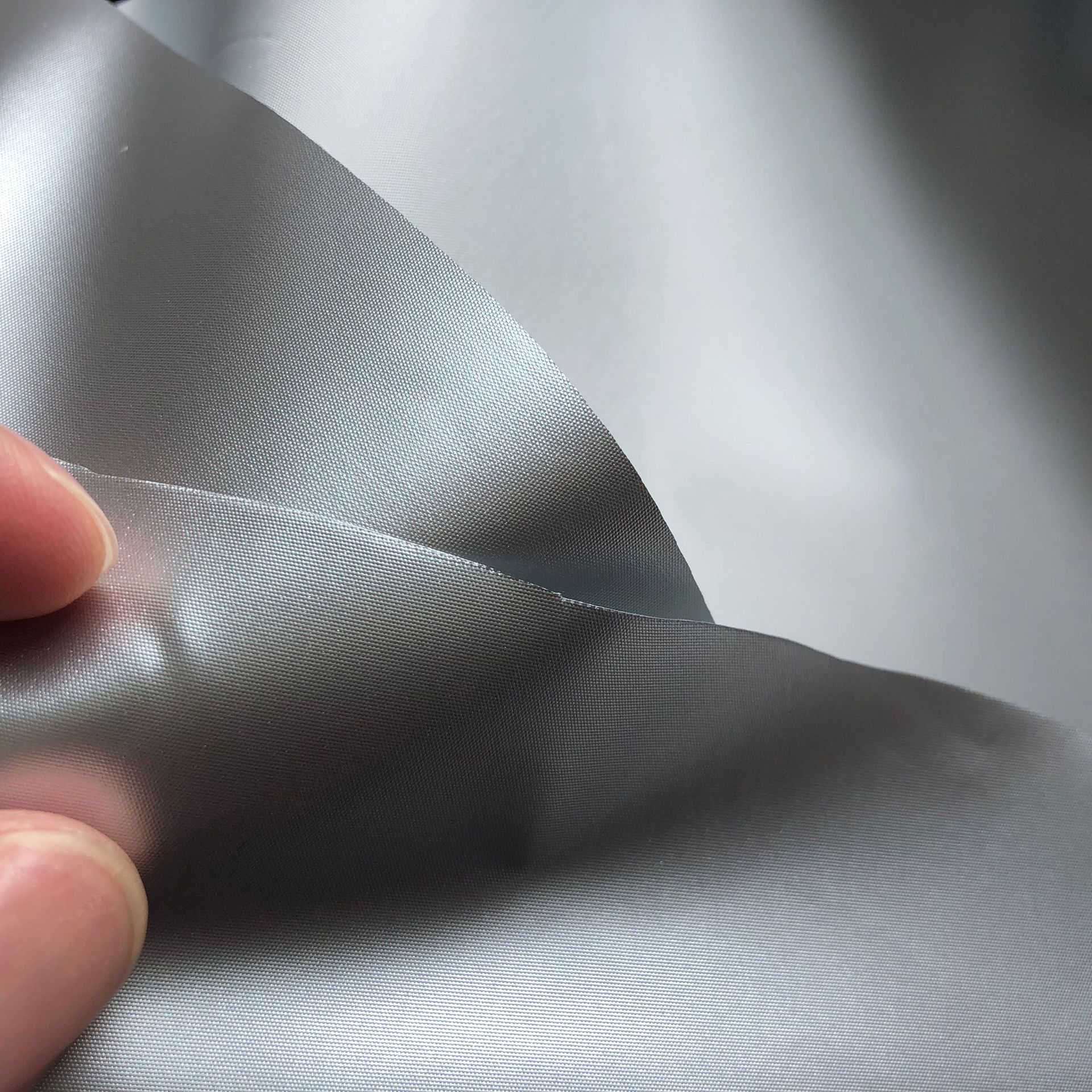 190t/210t涤塔夫各种颜色订染防水涂银布料户外遮阳罩帐篷雪挡布