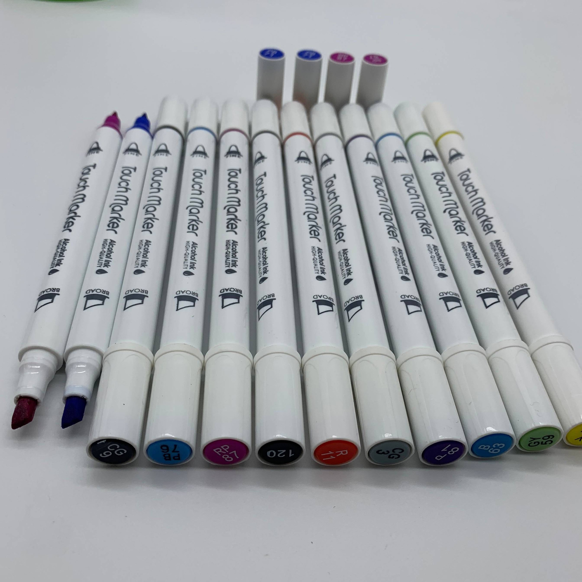 24色双头彩色油性马克笔套装12色36色学生绘画 美术班设计手绘笔