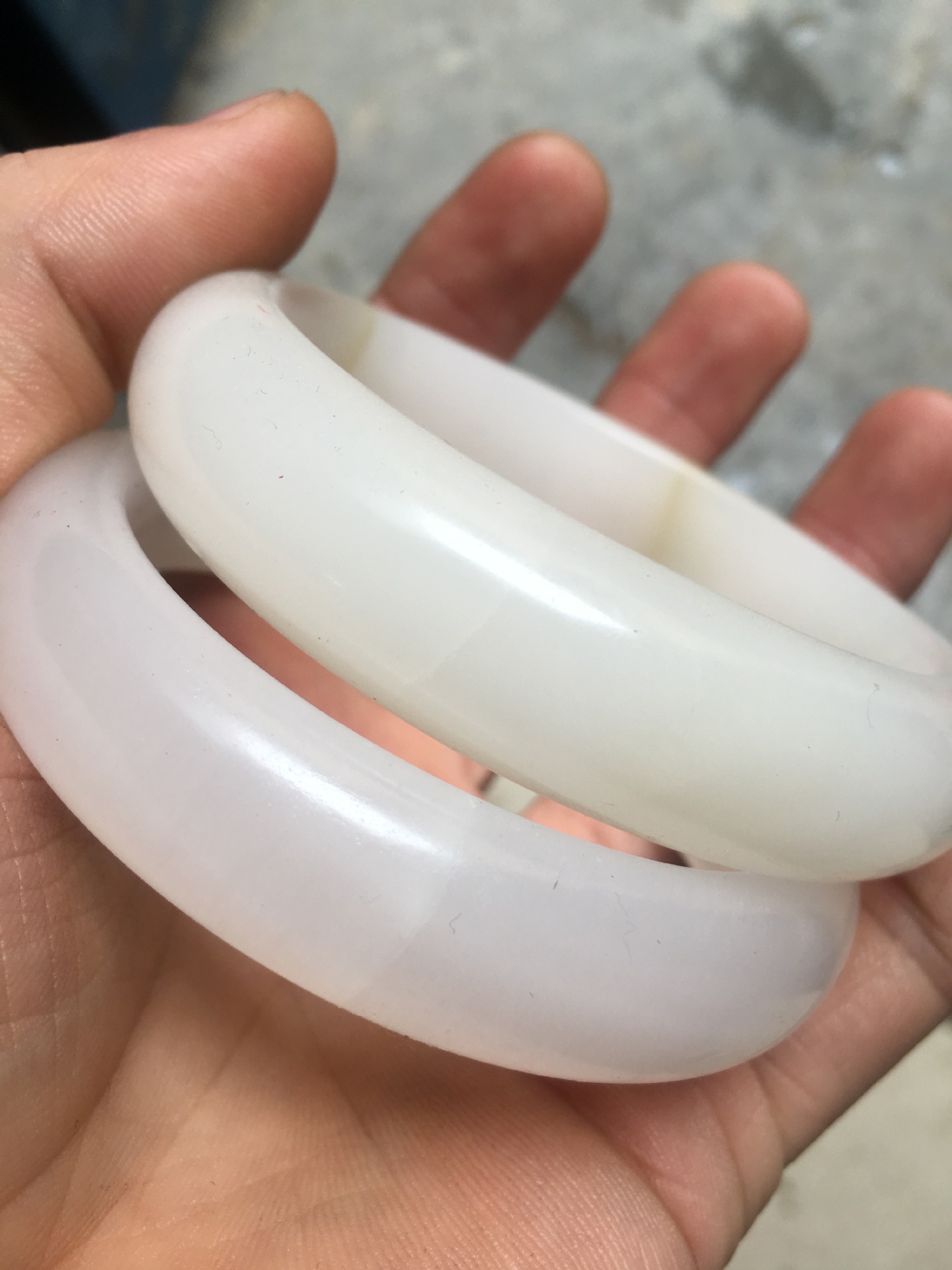 处理阿富汗白玉细料玉镯 水线纹路白玉镯处理特价地摊玉镯白玉镯