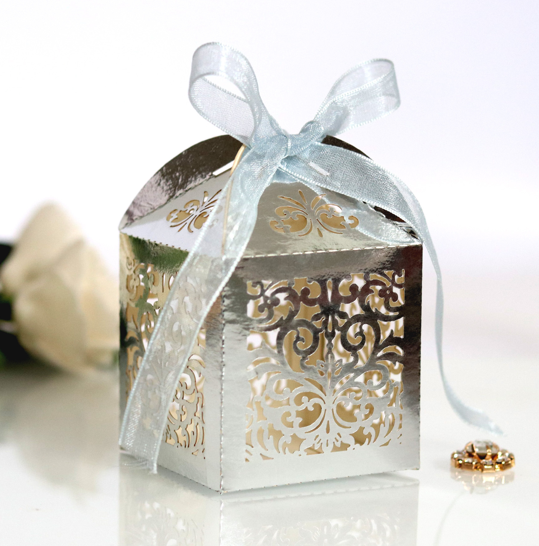 销亚马逊 激光镂空婚礼欧式花纹喜糖盒 糖果包装盒 深圳窗花纸盒