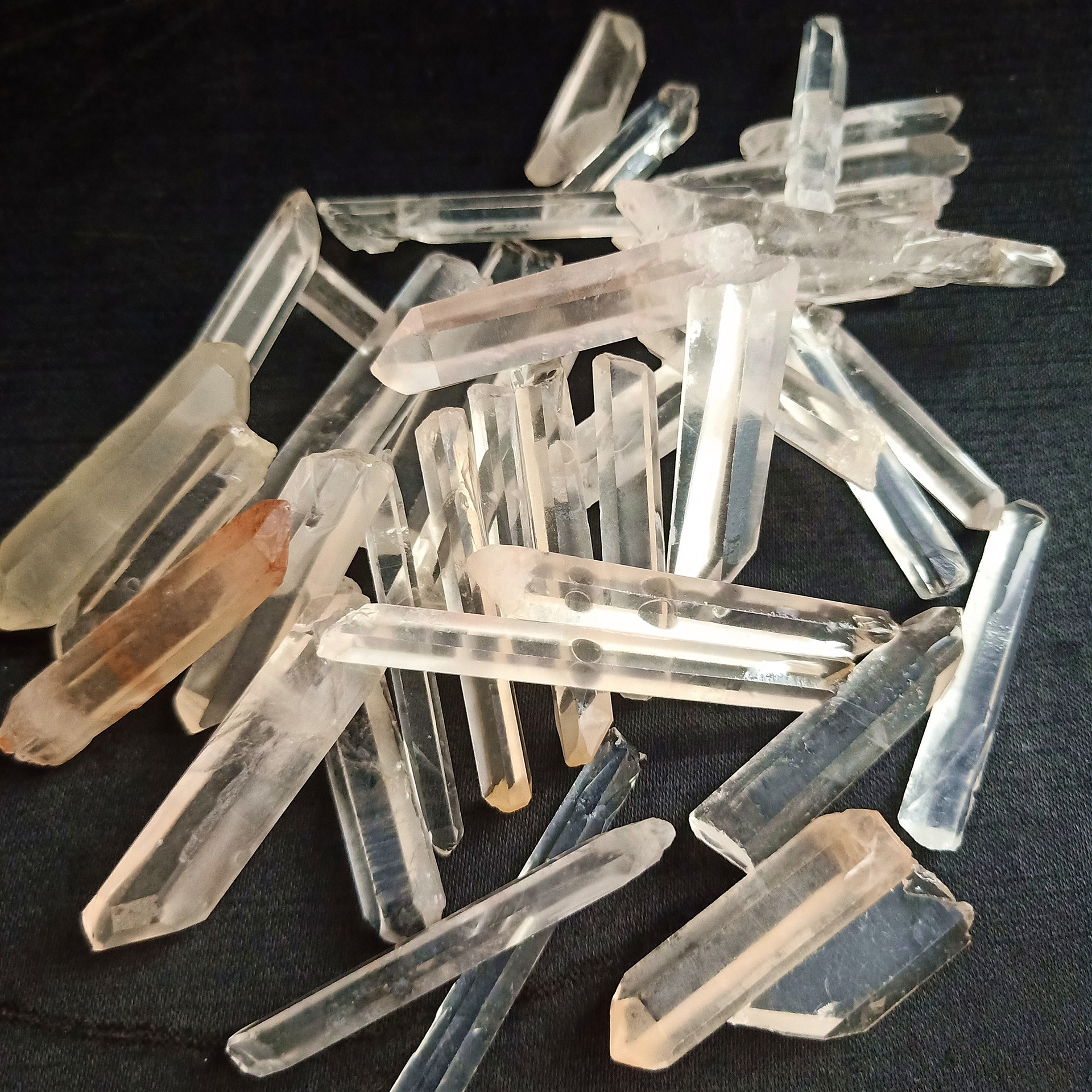 天然白水晶原石单晶体六角体白晶柱原石料批发厂家直销