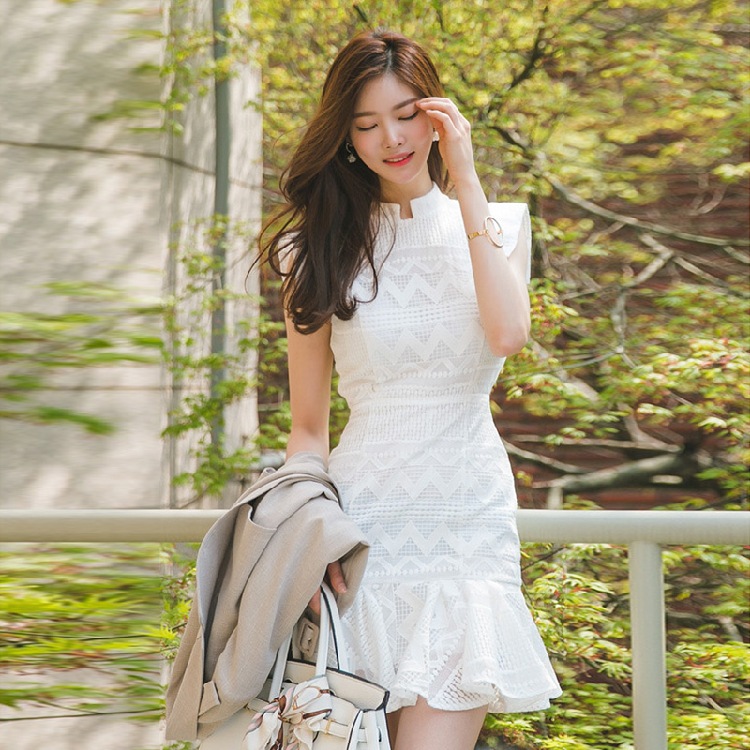 2024夏季新款韩版女装收腰显瘦蕾丝鱼尾中长款连衣裙