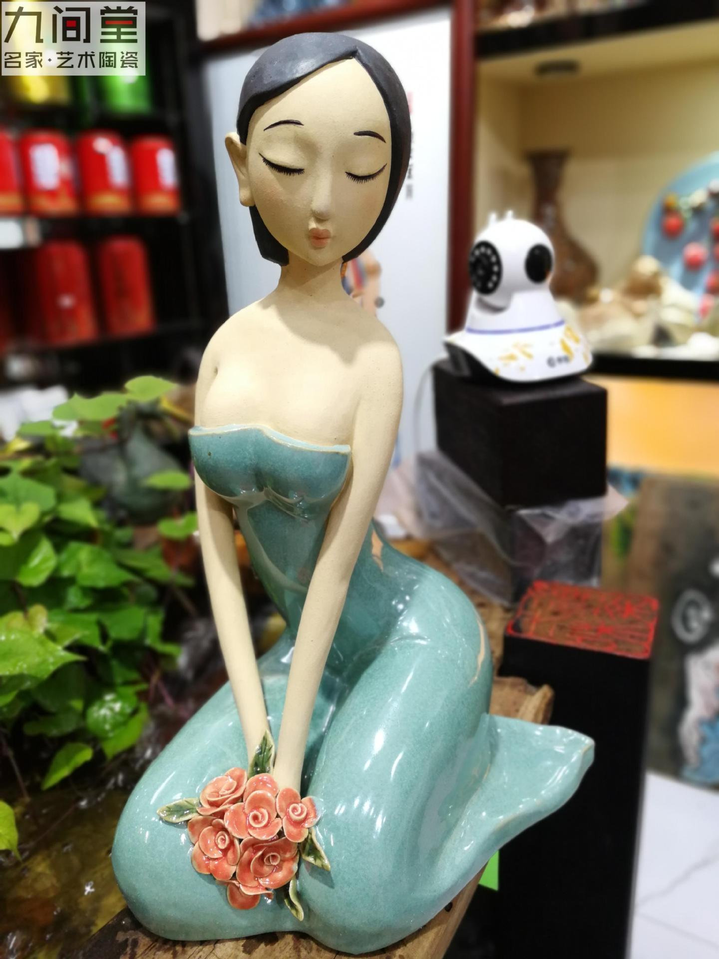 石湾陶瓷公仔女