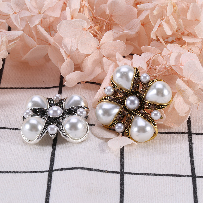 Factory Direct Sales Cross-Border Hot Selling White Pearl Personality Creative Brooch High-End Versatile Clothing Brooch Accessories Corsage