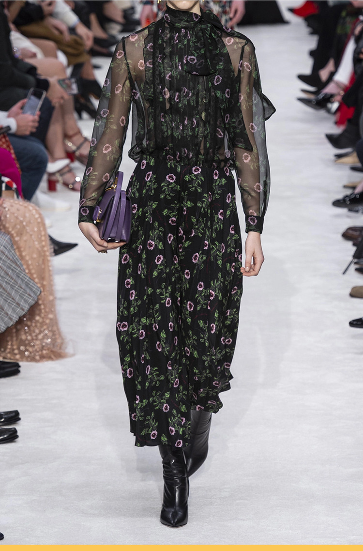 2019新款欧美秀场高定花型v家真丝小花朵带logo印花时装面布料