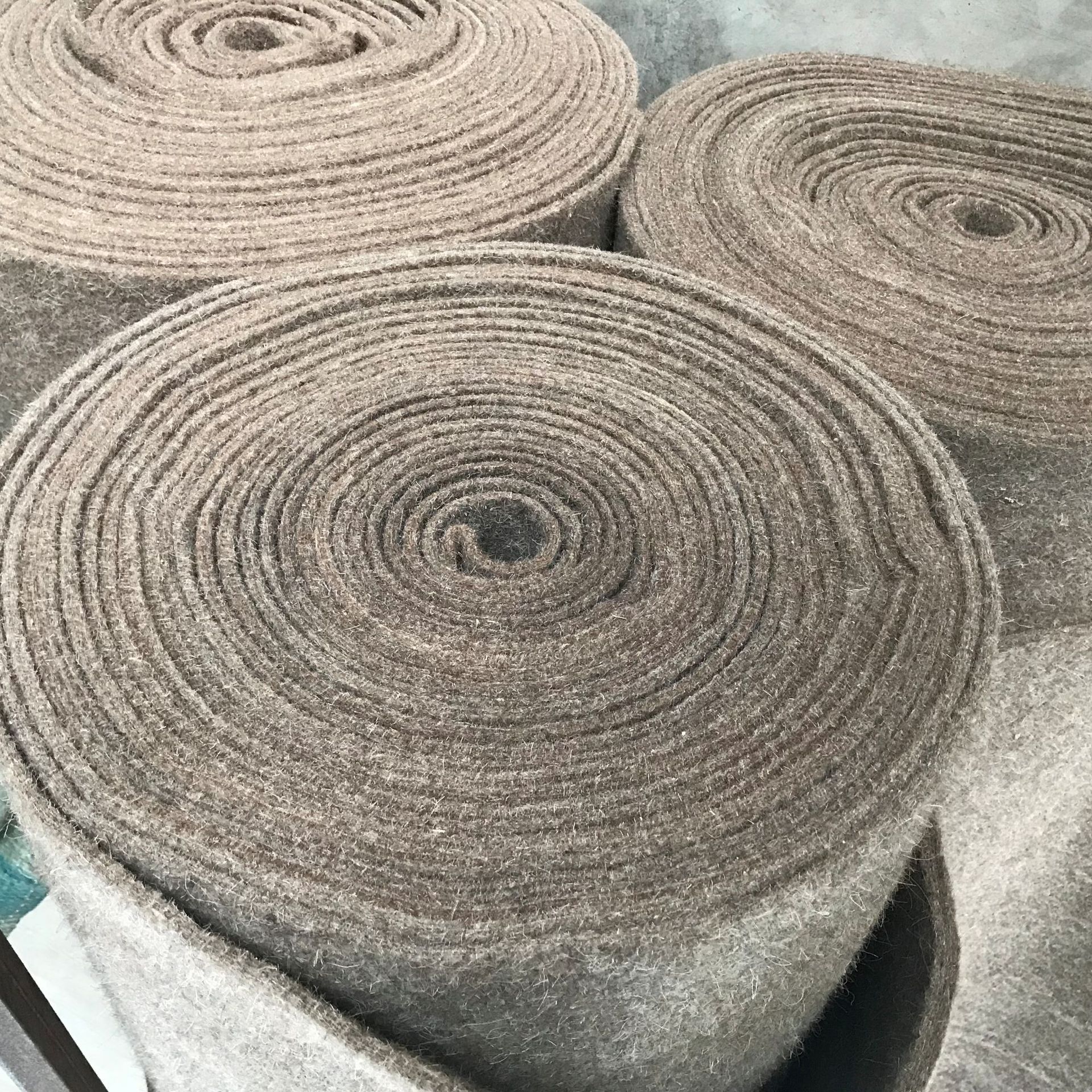 【厂家直销】羊毛毡 蒙古包帐篷门帘油田保温防寒毛毡