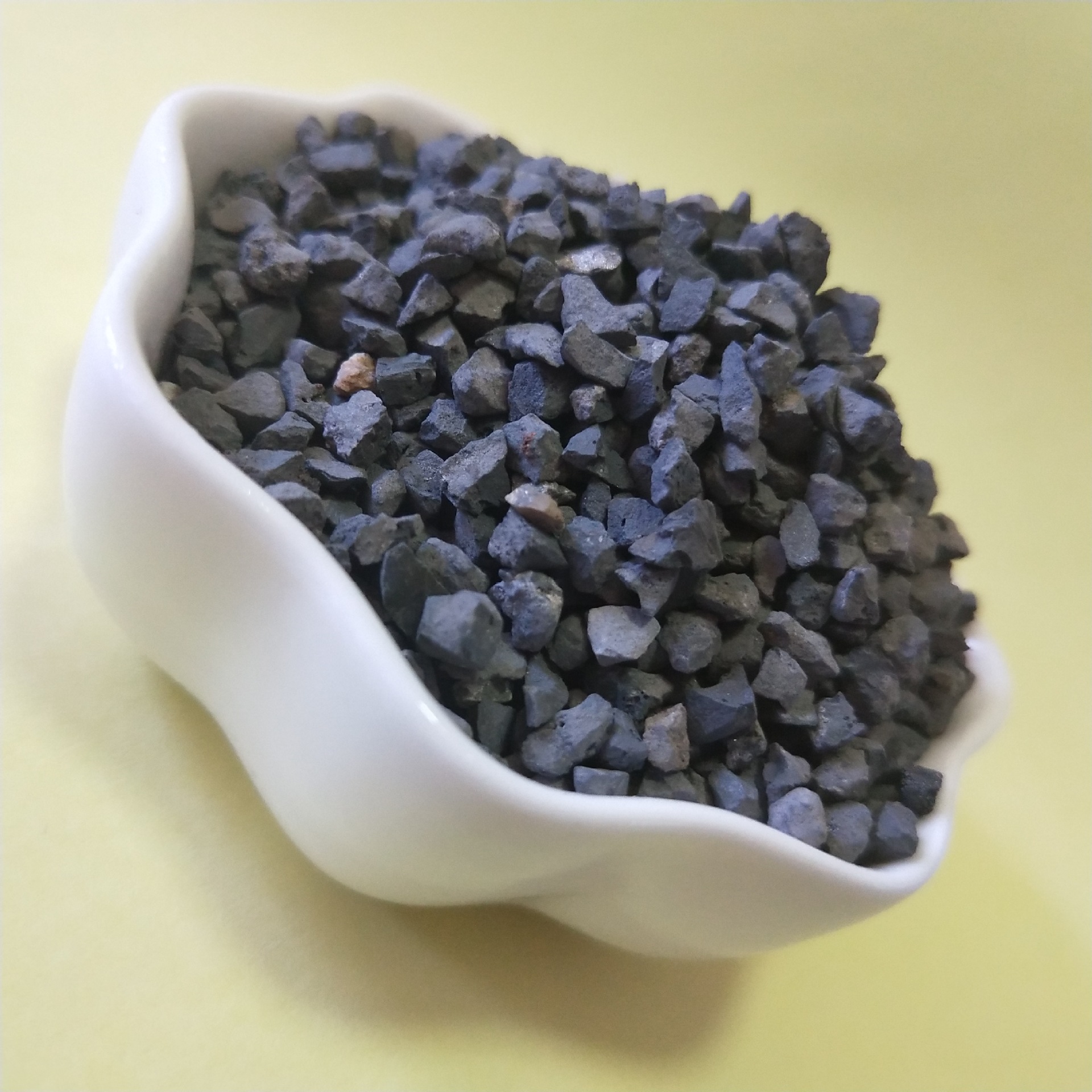 车船除锈用铜矿砂 黑钢玉颗粒20-40目不锈钢抛光金刚砂耐磨材料