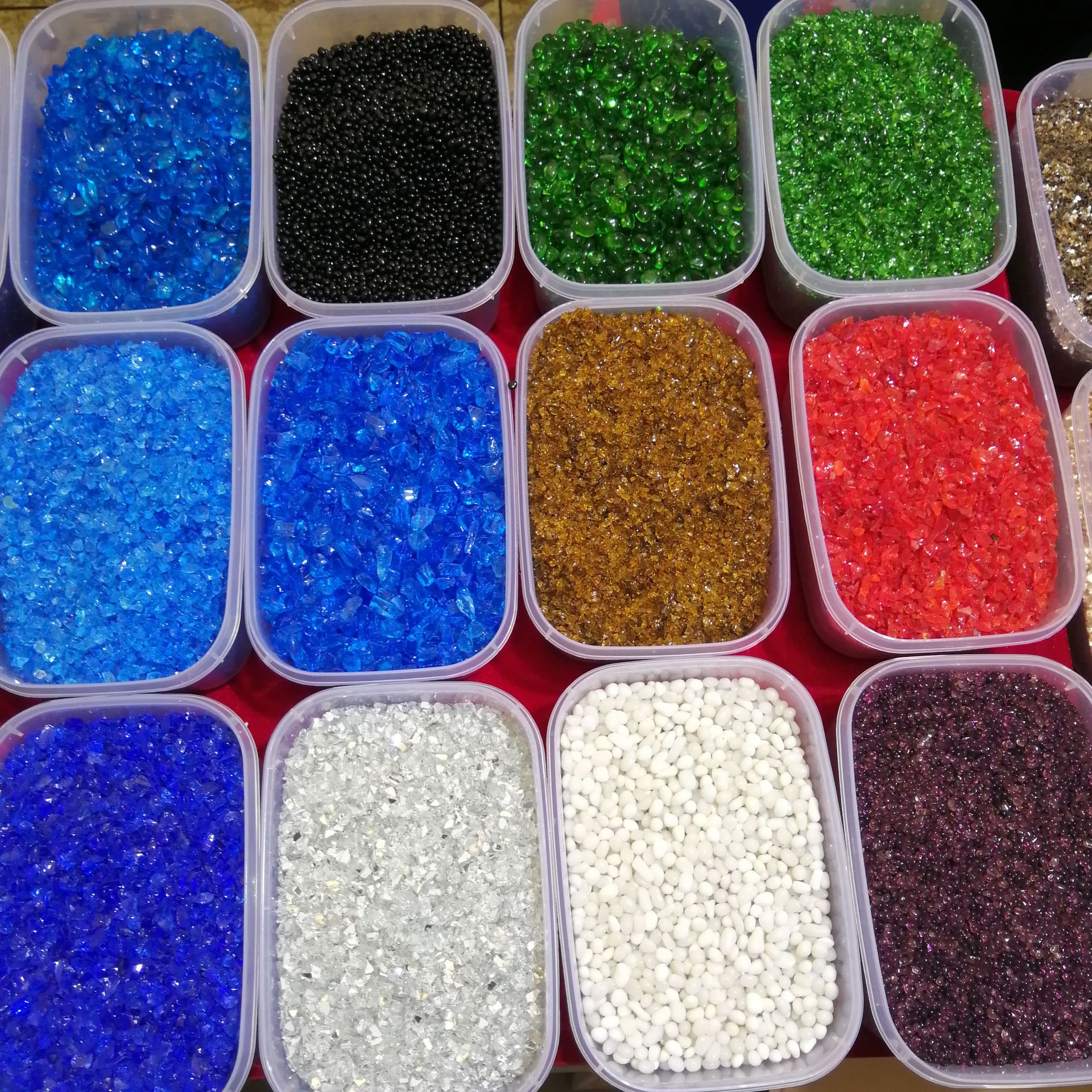 供应多种彩色玻璃砂 海蓝玻璃颗粒 彩色玻璃珠 玻璃彩砂 玻璃骨料