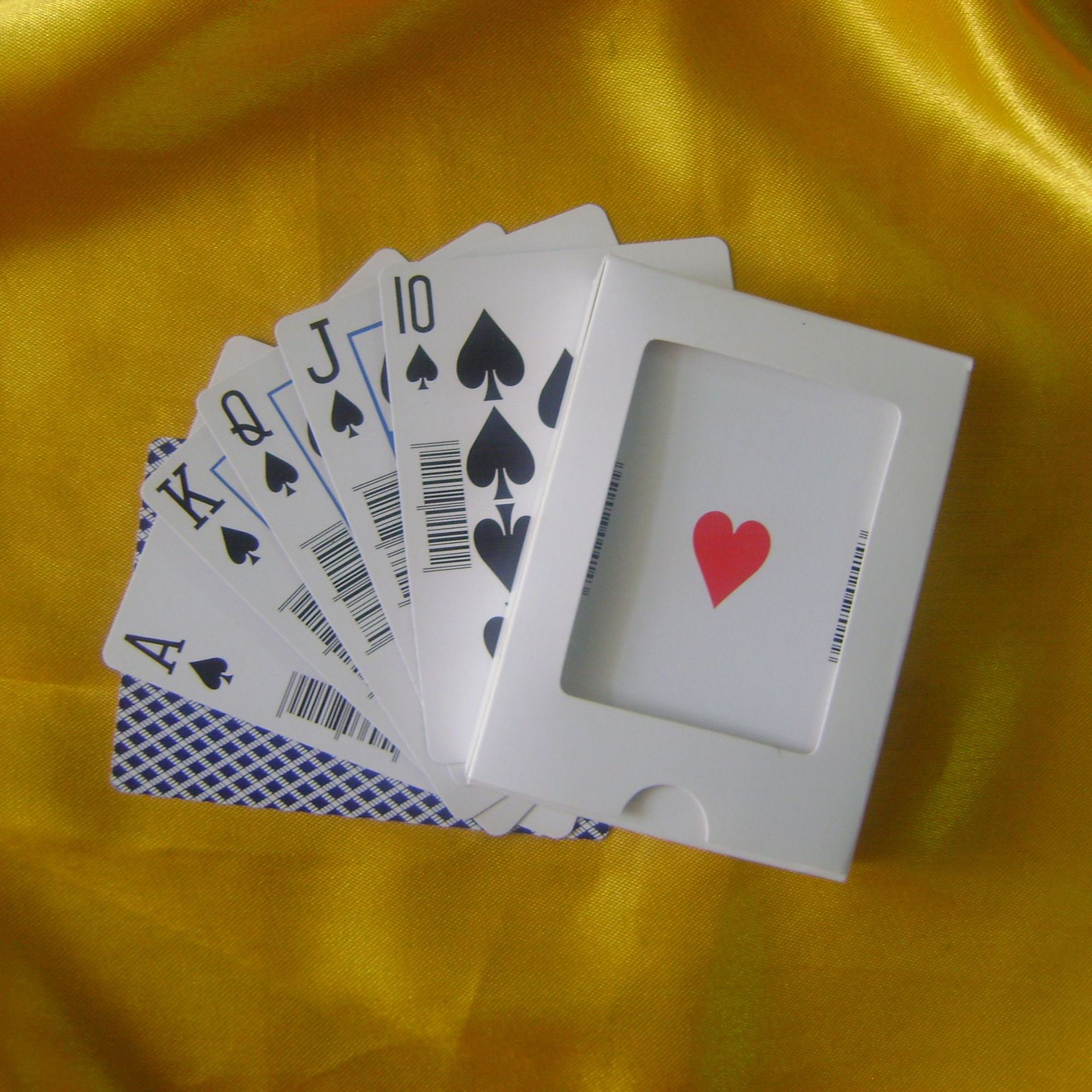 新款黑芯纸扑克牌高档娱乐场扑克牌 条码扑克牌可定logo