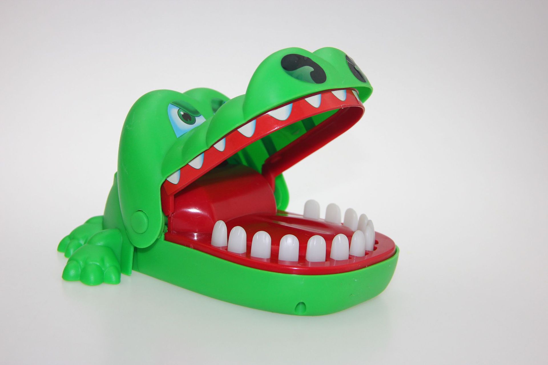 咬手鳄鱼大嘴巴牙齿咬手指鲨鱼解压减压神器整蛊恶搞抖音同款玩具