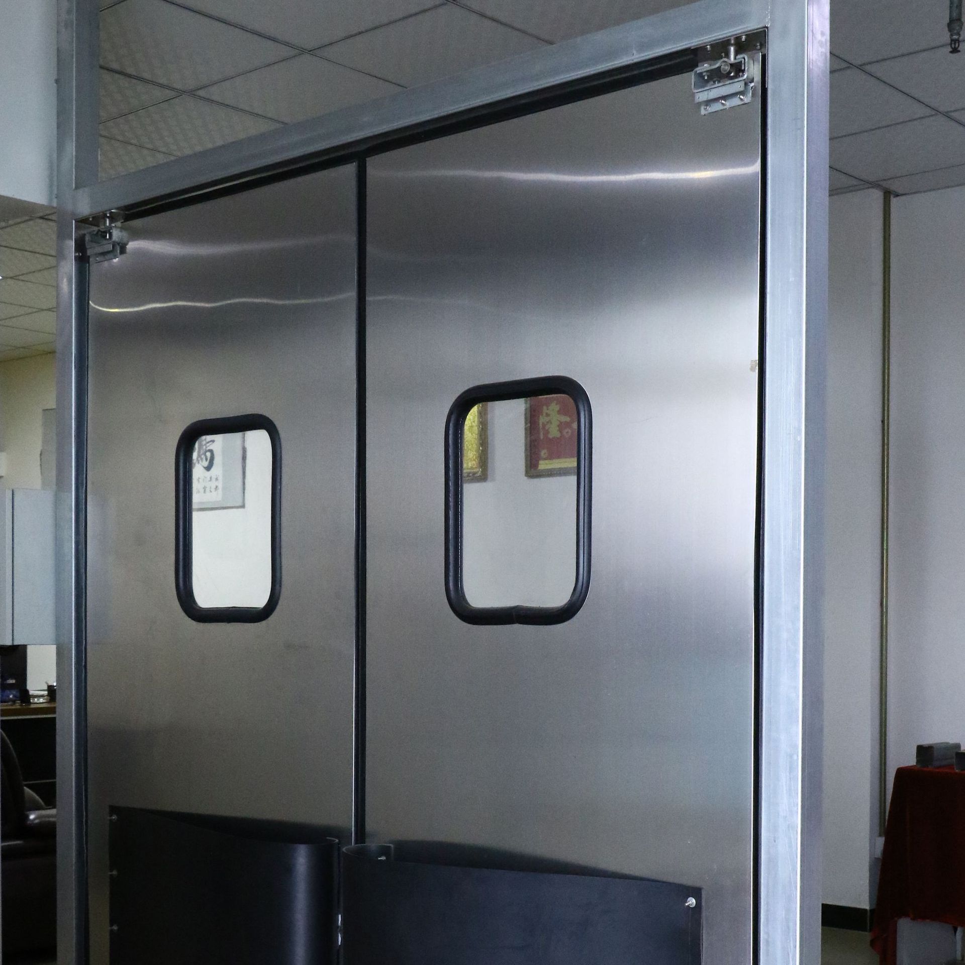 奥文门窗 定制安装自由门 易推拉 密封性能好 外观新颖 美观