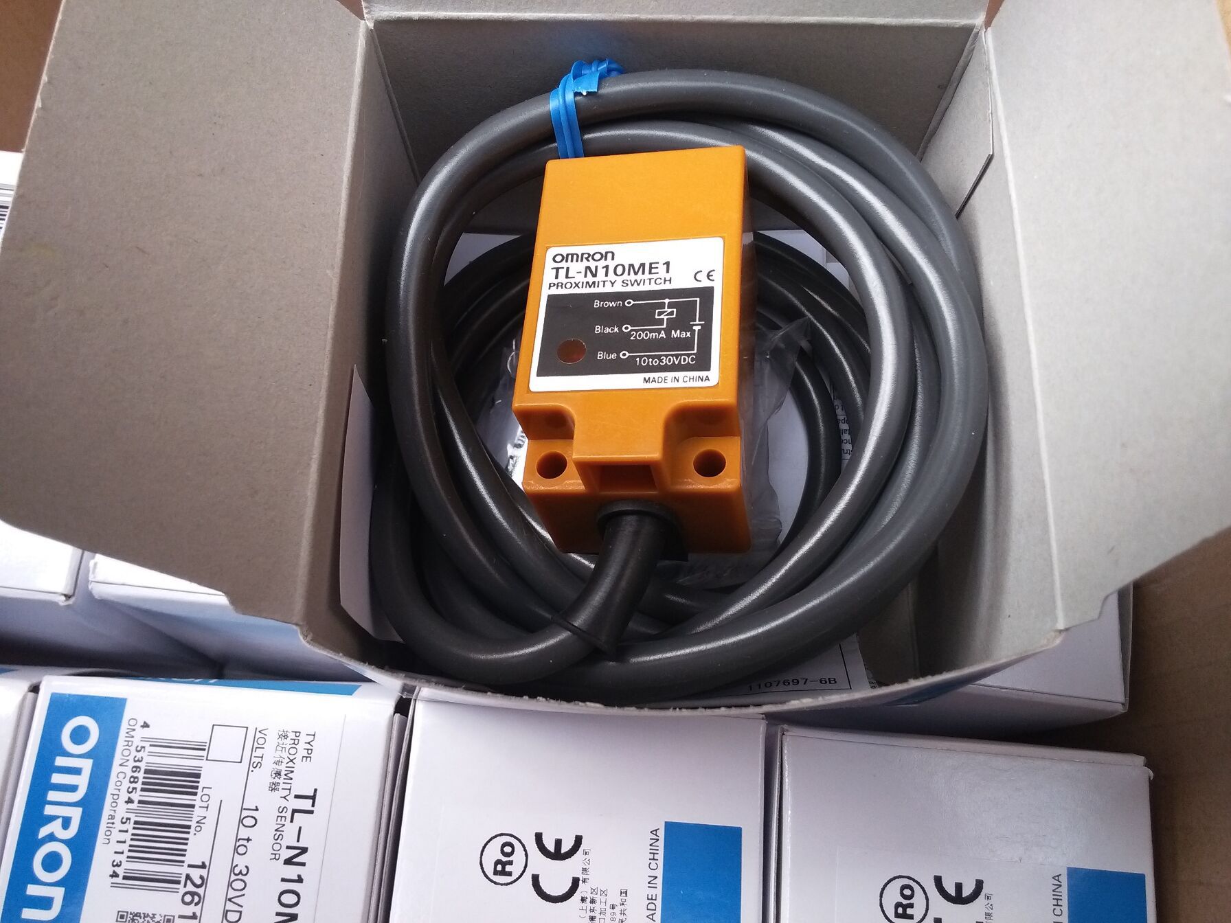 欧姆龙接近开关tln10me12mnpnno方形接近开关原装正品