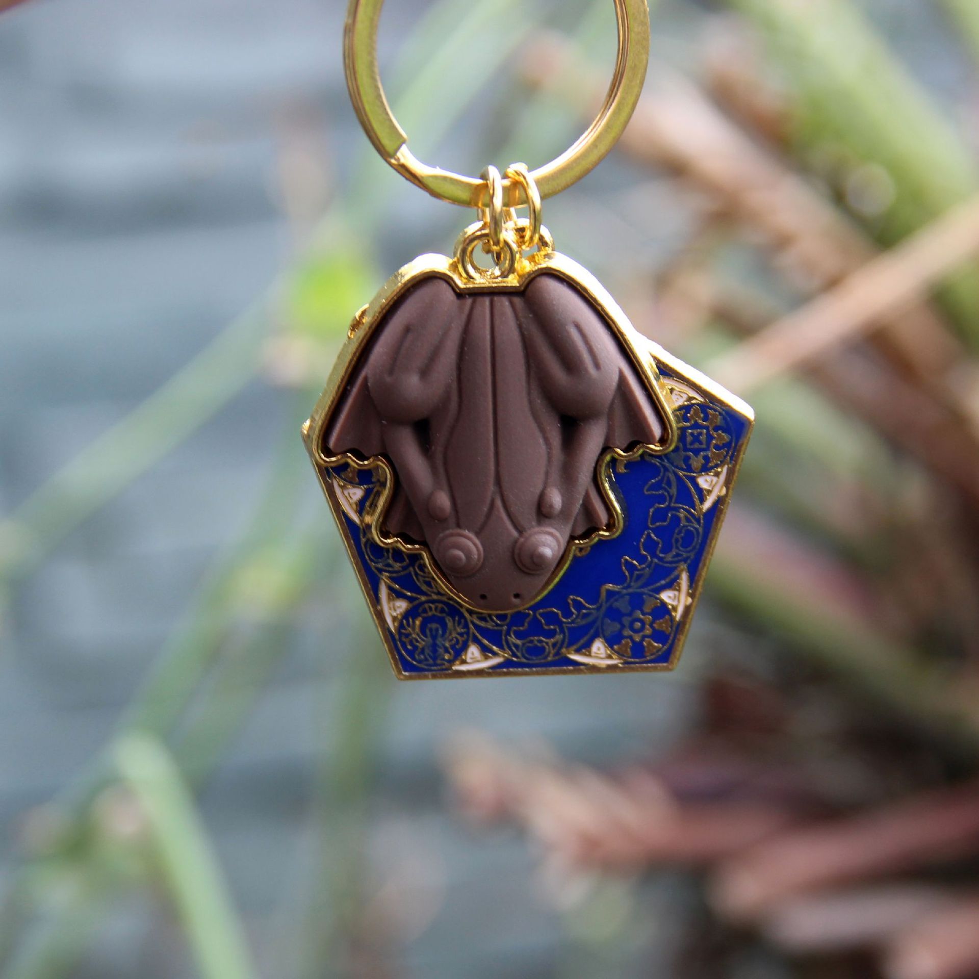 热销哈利波特霍格沃茨魔法学院巧克力青蛙吊牌钥匙扣挂件现货批发