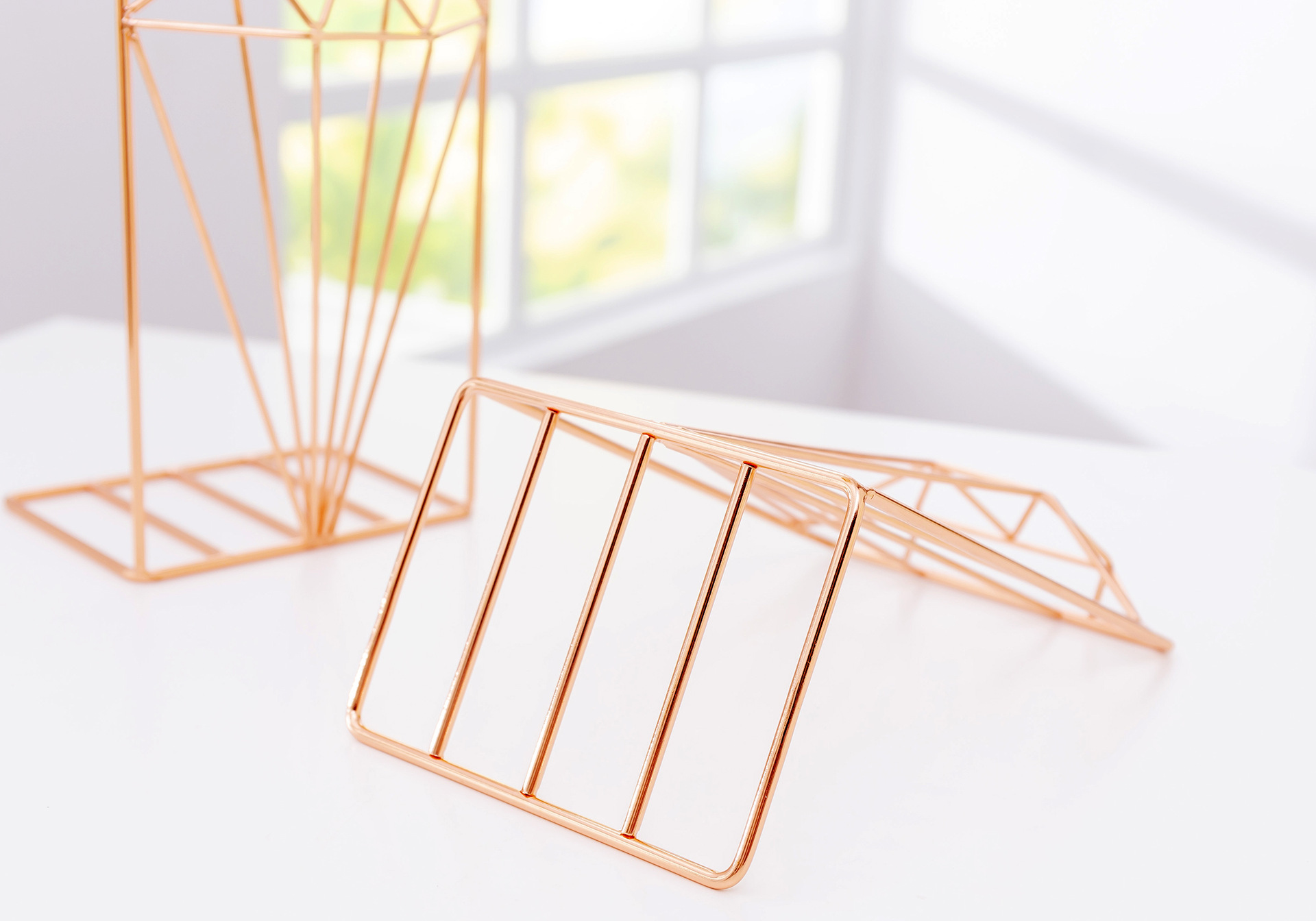 铭强工厂北欧风玫瑰金钻石立体书立 创意金属铁艺书立架桌面收纳