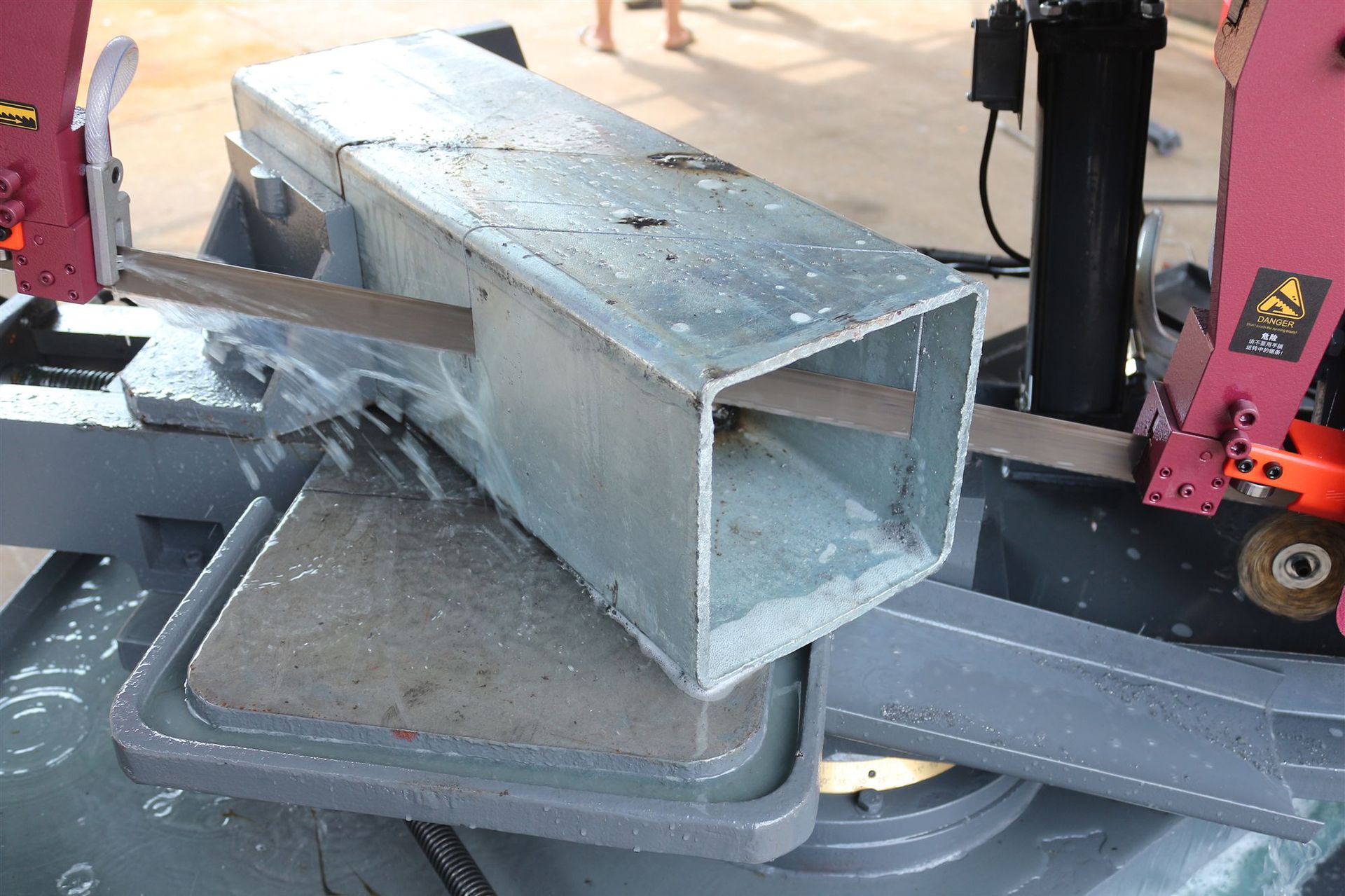 锯力煌锯床gb4028x旋转卧式金属带锯床 金属下料机 切管机