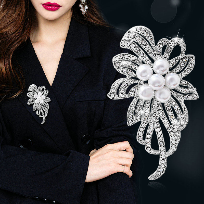 Diamond High-End Brooch Women's Scarf Buckle Alloy Brooch Corsage Fashionable Temperamental All-Match Pearl Rhinestone Chest