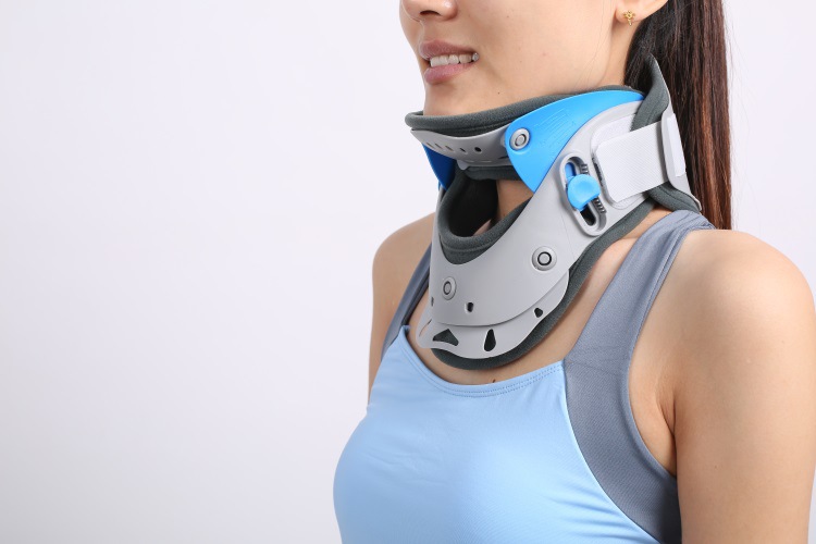 tj101颈托iii型(塑料型)可调节颈托颈椎牵引器家用颈部固定支具