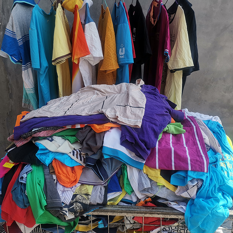 广州外贸旧衣服 夏季男士宽松短袖t恤短袖t恤裙 二手衣服出口非洲