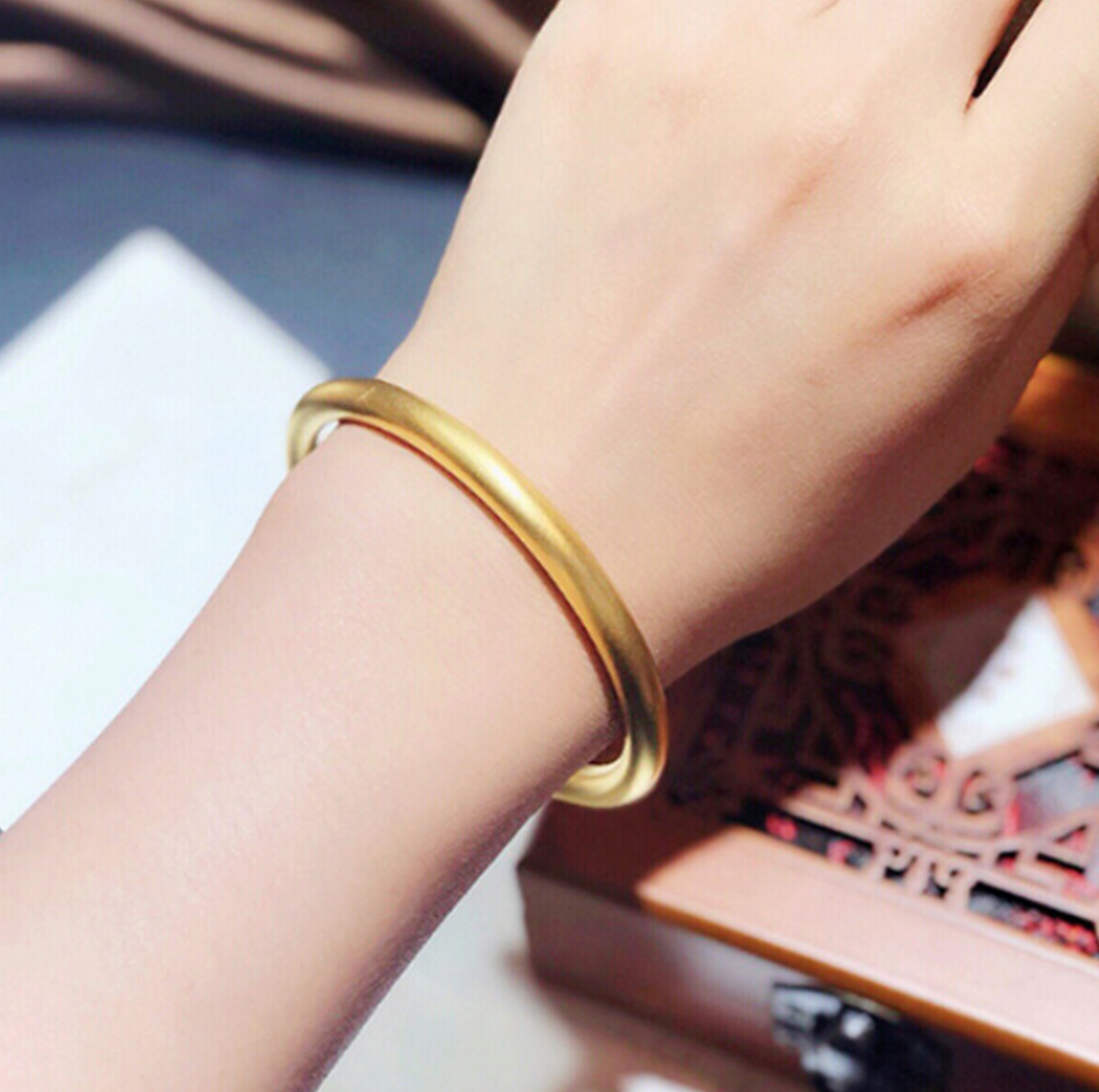 小红书抖音同款爆款传承古法黄金色手镯磨砂简约沙金手镯厂家直销