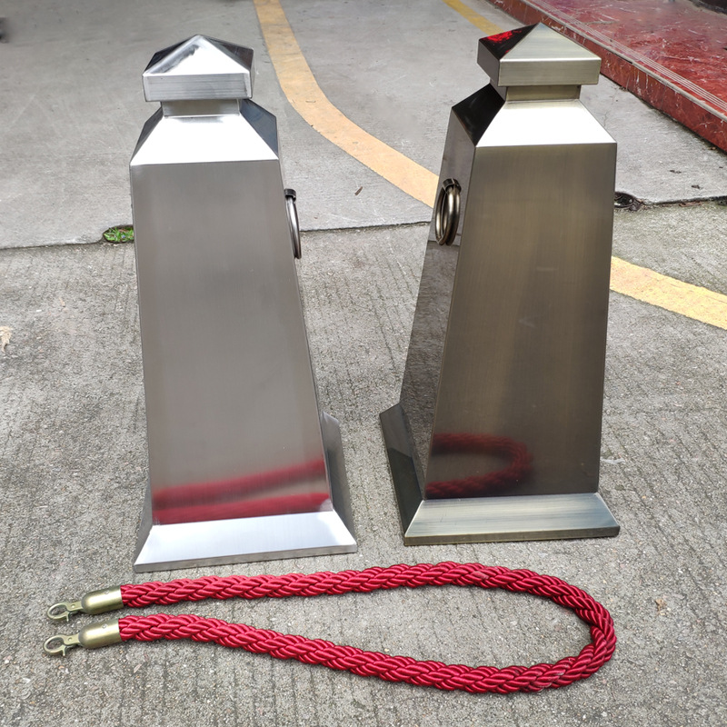 专业定制不锈钢路锥路障方锥停车牌雪糕筒安全警示路锥道路隔离墩