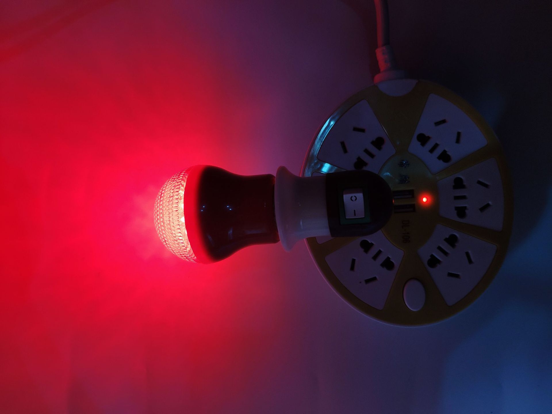 商品描述有效寿命1000灯头型号e27led灯珠型号5wled红灯泡是否有专利