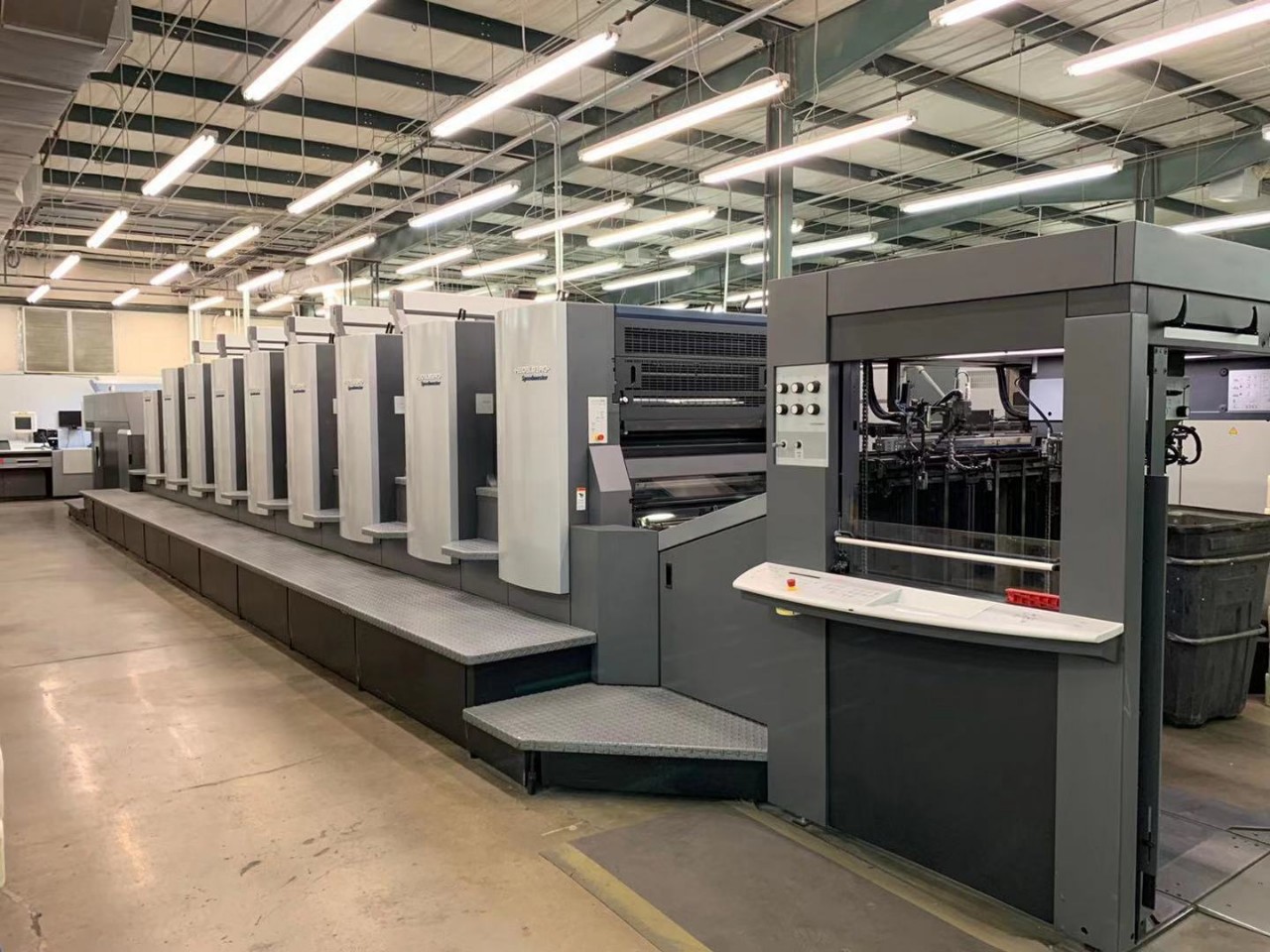 2008年海德堡cd102一8lx对开8色过油印刷机胶印机