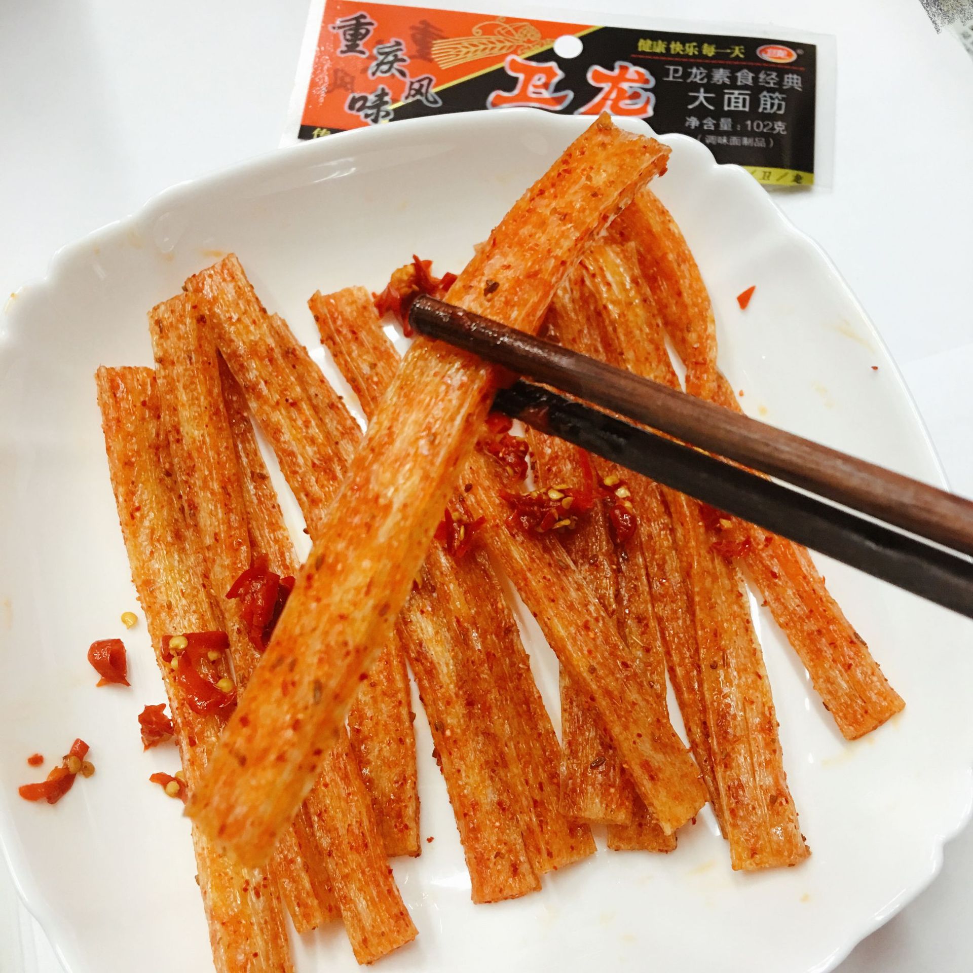 卫龙大面筋102g休闲儿童怀旧熟零食品 麻辣豆干辣片辣条