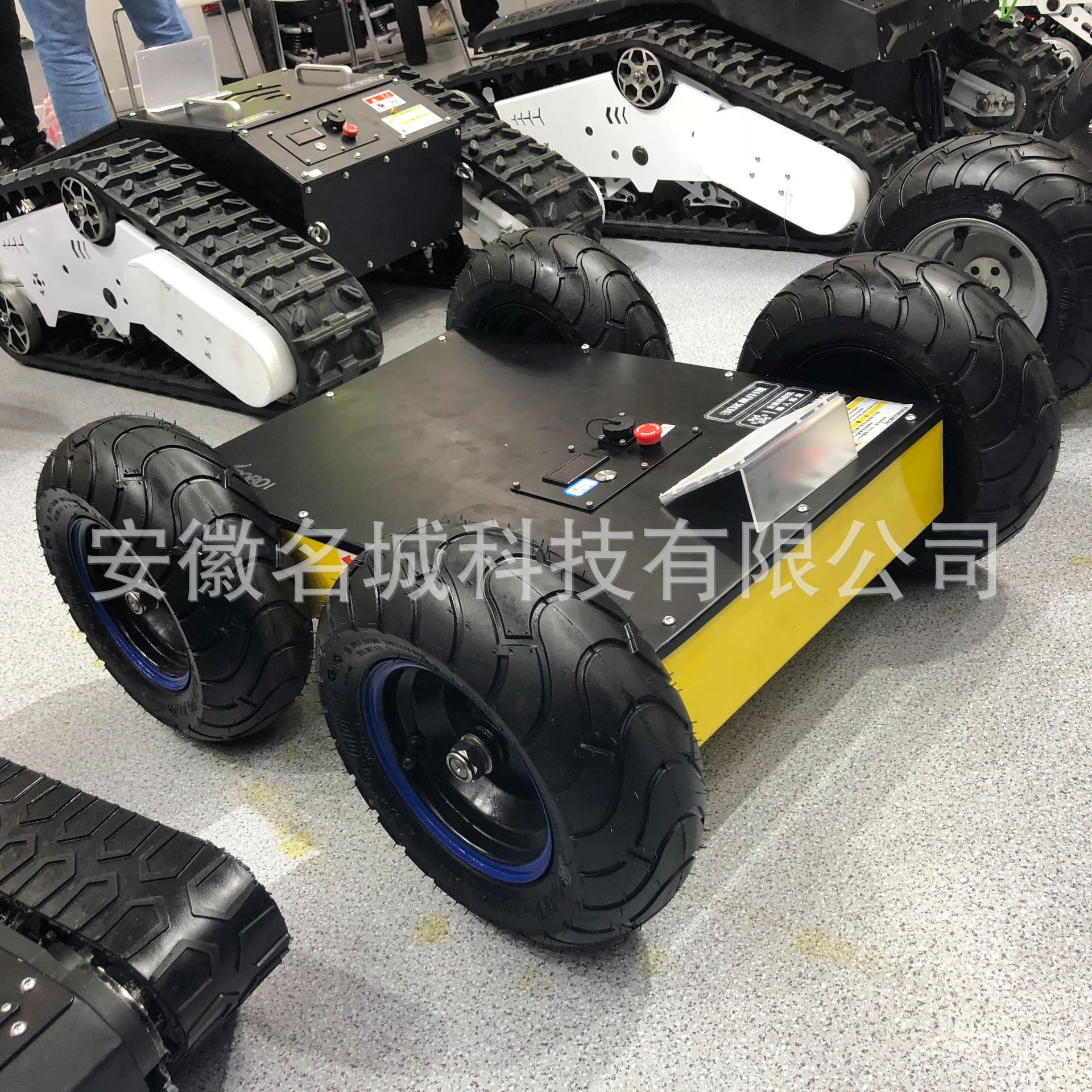 4轮驱动有悬架差速转向轮式机器人底盘