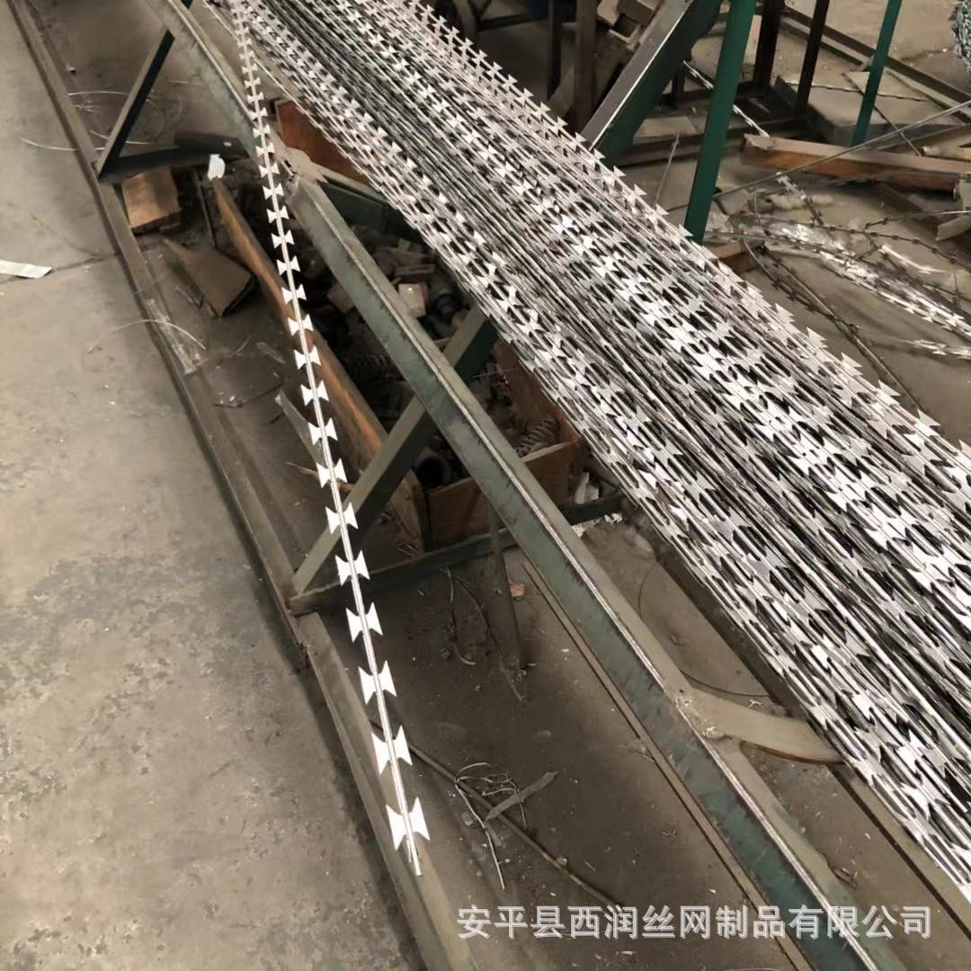 ss304不锈钢刀片刺绳厂家视频,围墙防盗刺网安装图片