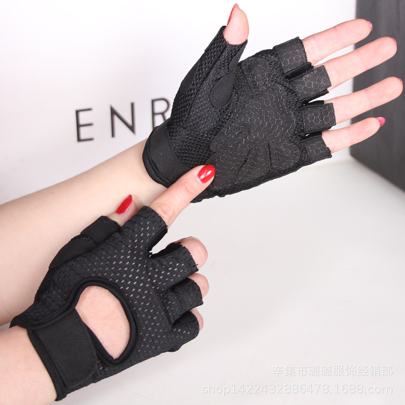 Wholesale Summer Thin Men's Half Finger Gloves Mesh Breathable Cycling Gloves Barbell Fitness Gloves Female Outdoor Sports