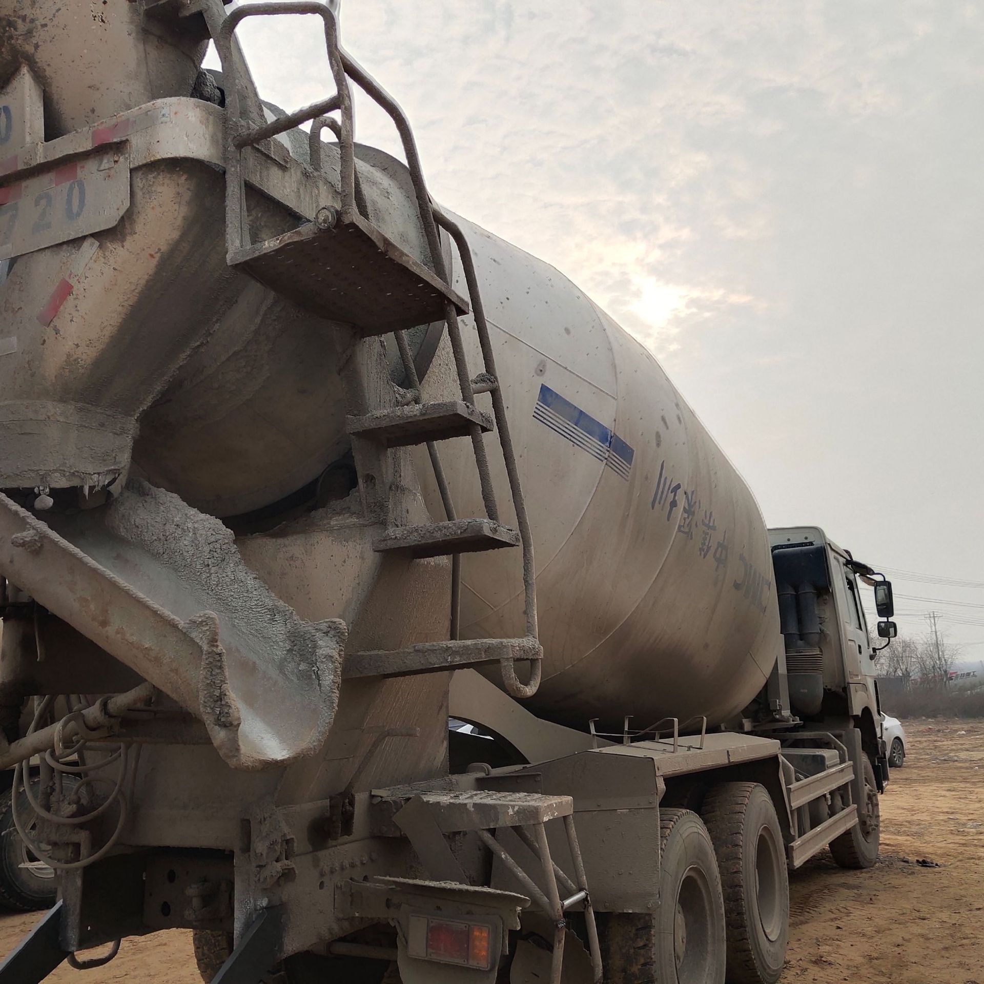 郑州二手水泥搅拌车 欧曼混凝土搅拌运输罐 二手混泥土商混罐车